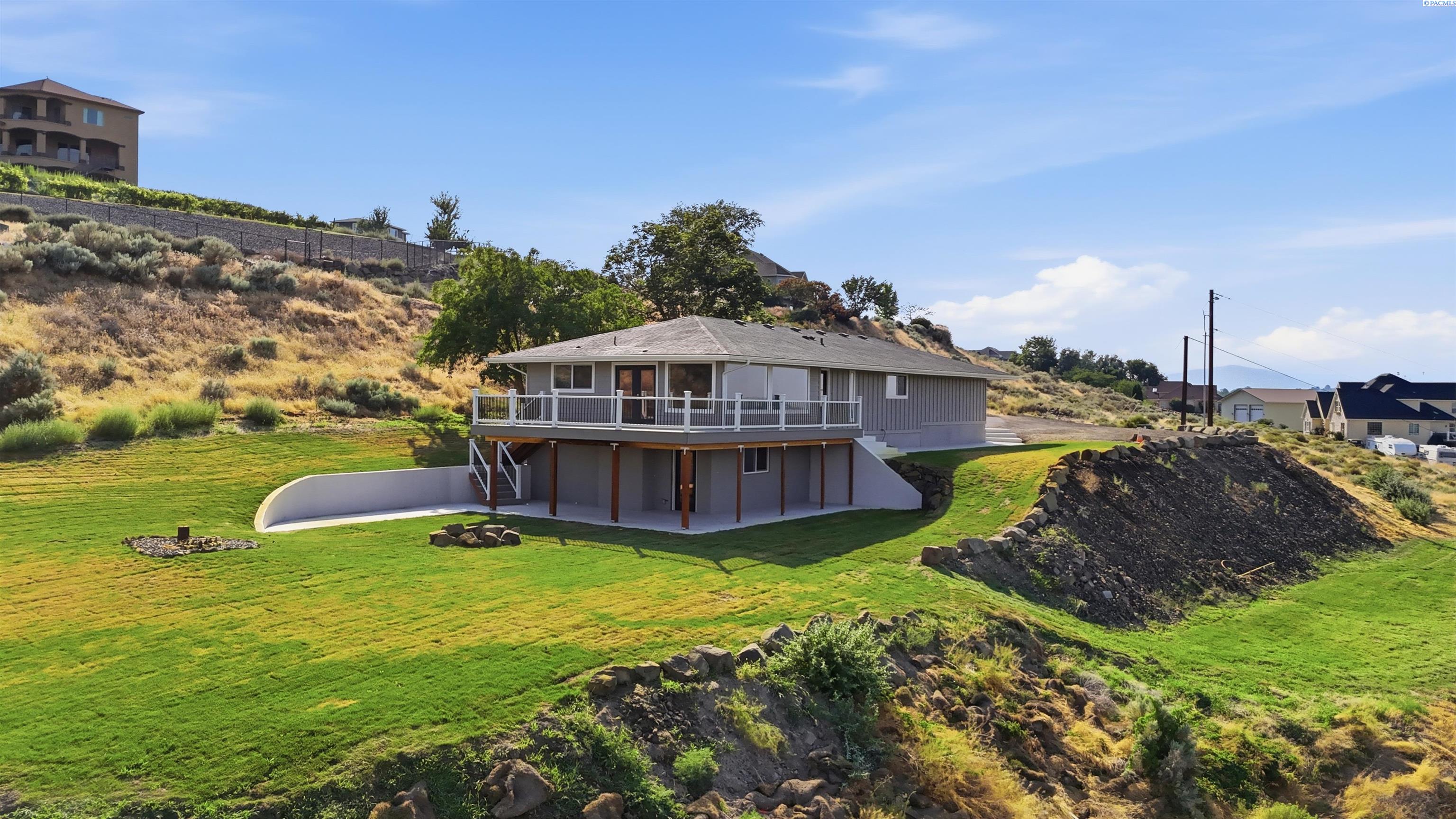 1830 Artemis Ridge Pr Ne, West Richland, WA 99353