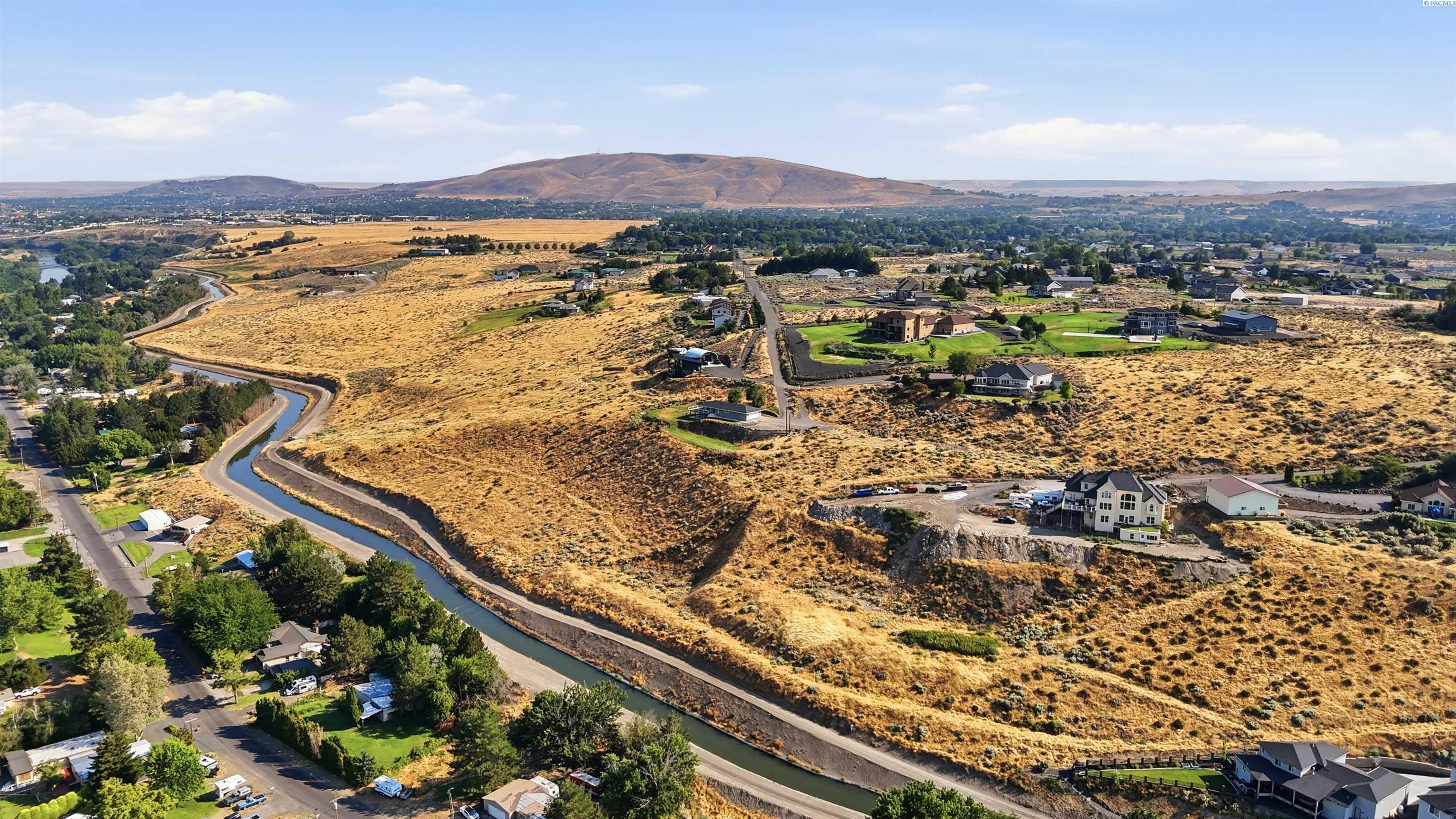 1830 Artemis Ridge Pr Ne, West Richland, WA 99353