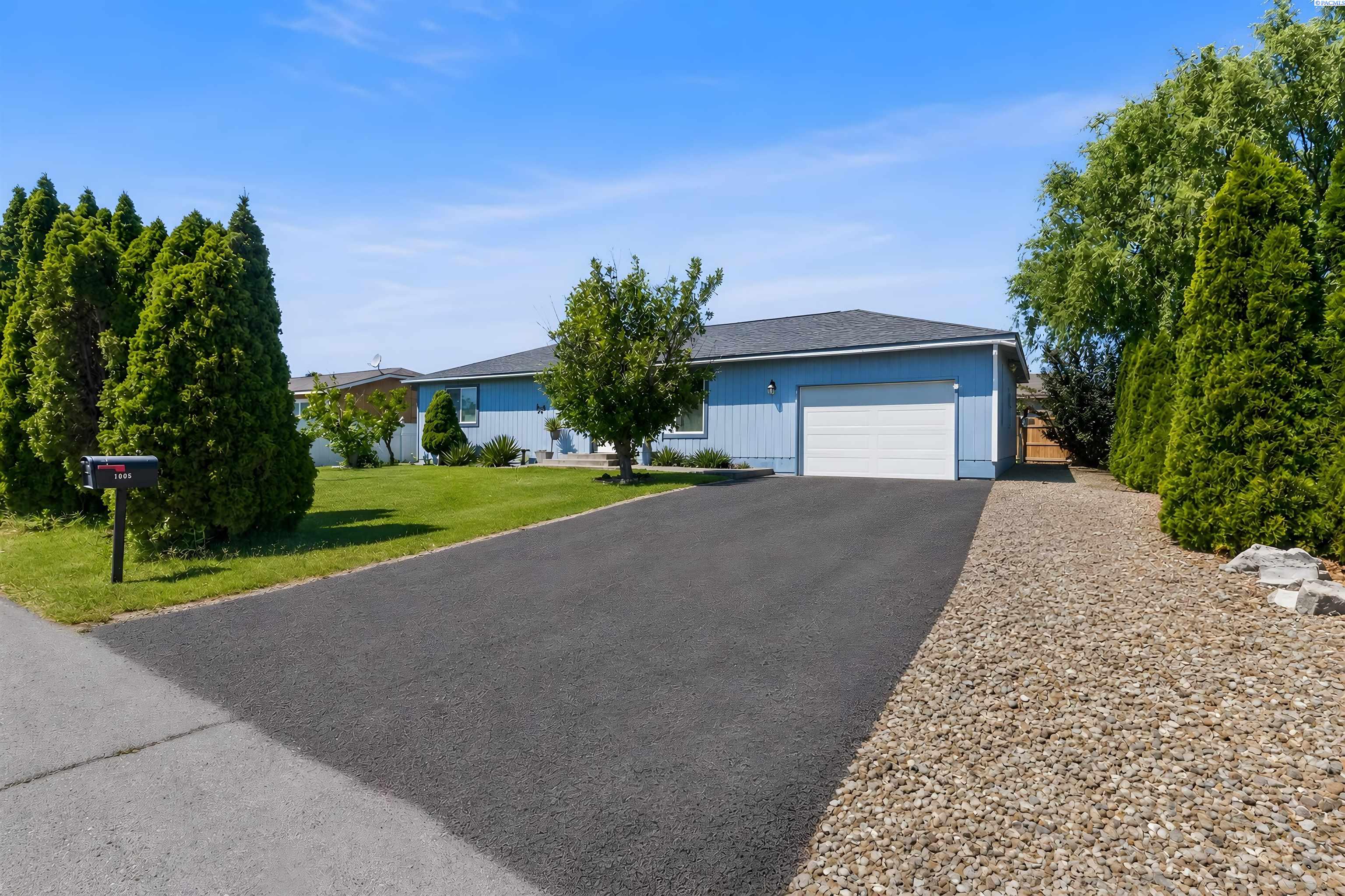 2nd image of 1005 Merlot St, Granger, WA 98932 | MLS# 294871