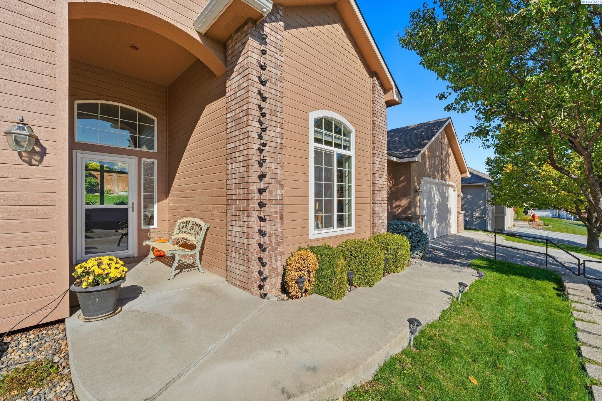 144 Bear Dr, Richland, WA 99352