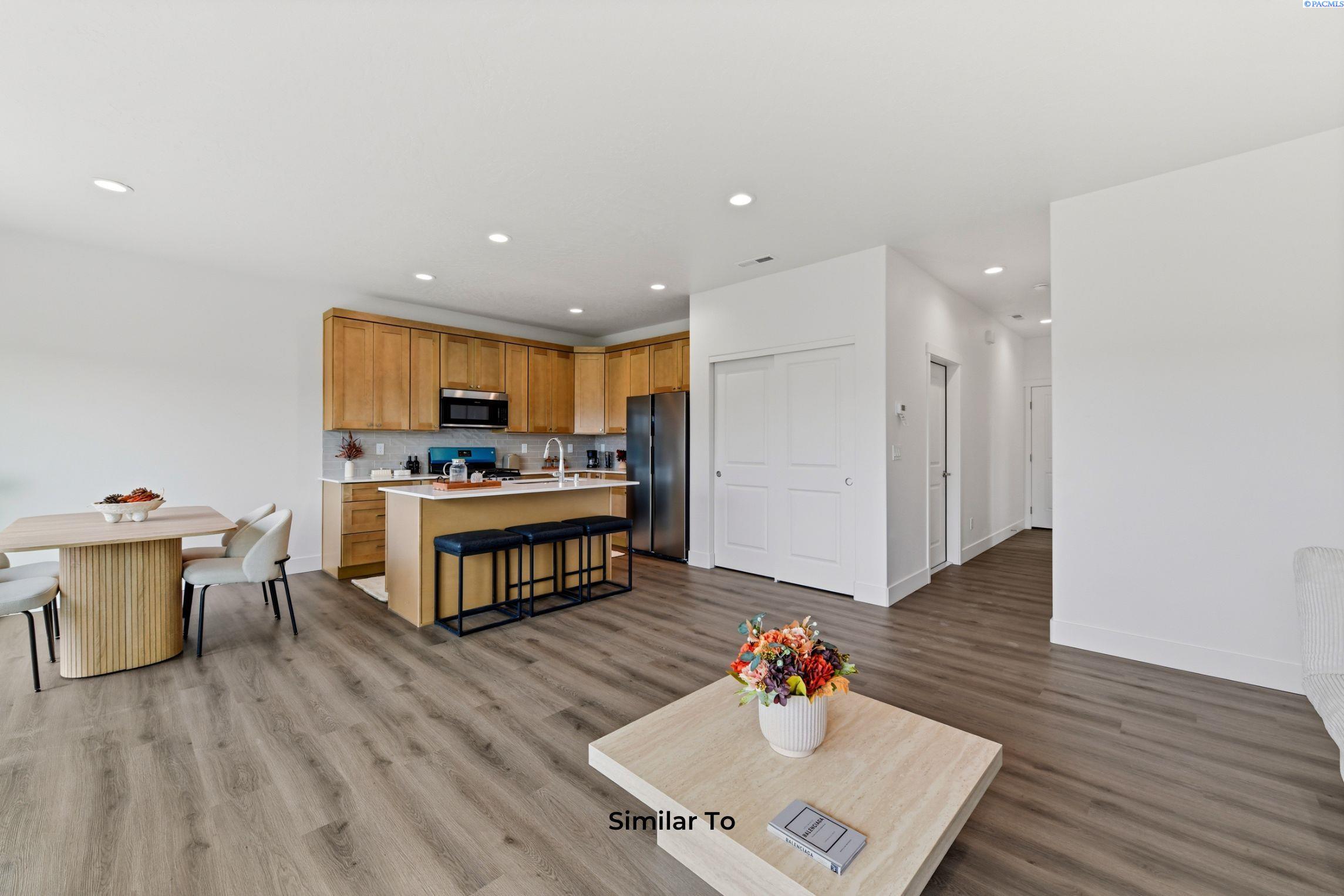 734 Honeylicious St, Richland, WA 99352