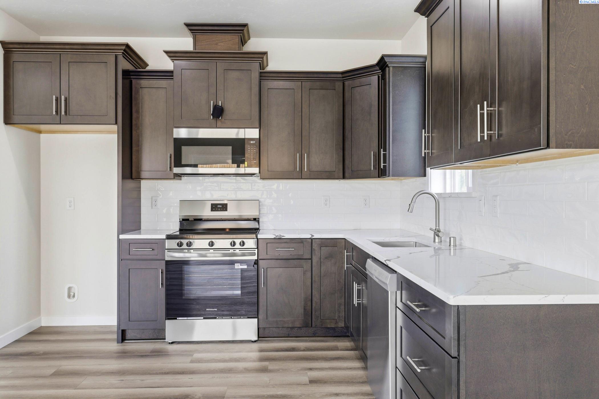 2119 Elm Pl, Kennewick, WA 99337