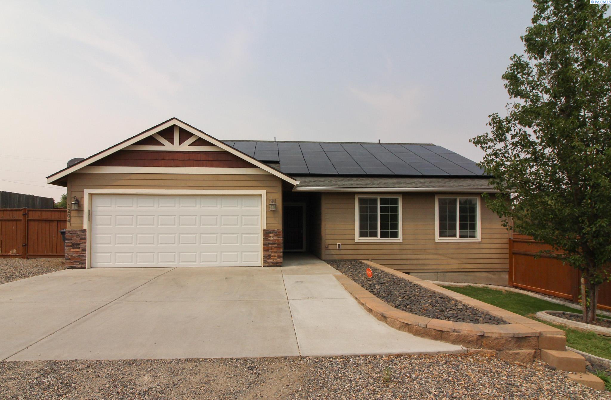 1204 9th St, Benton City, WA 99320-5590