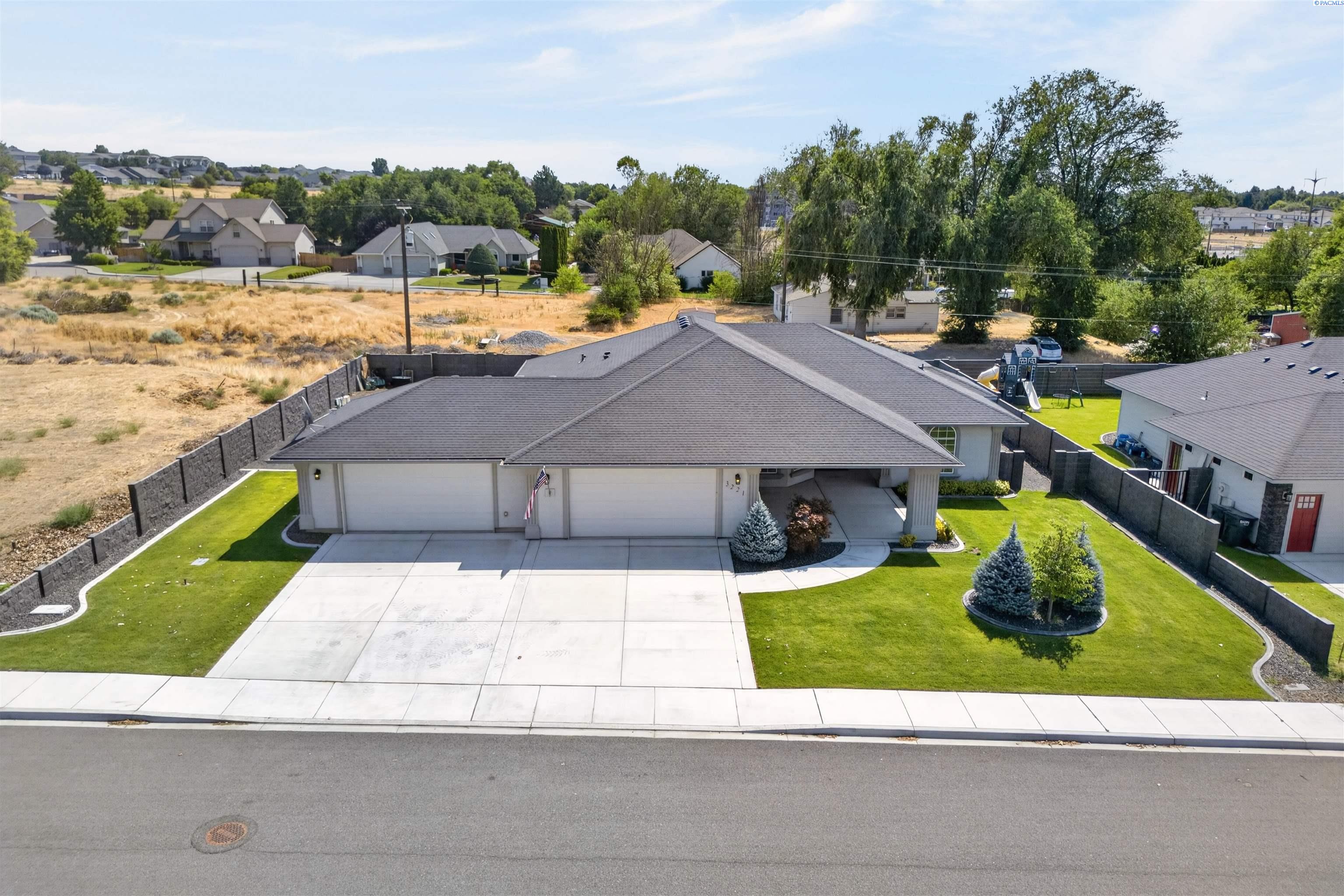 3221 Road 71st Pl, Pasco, WA 99301