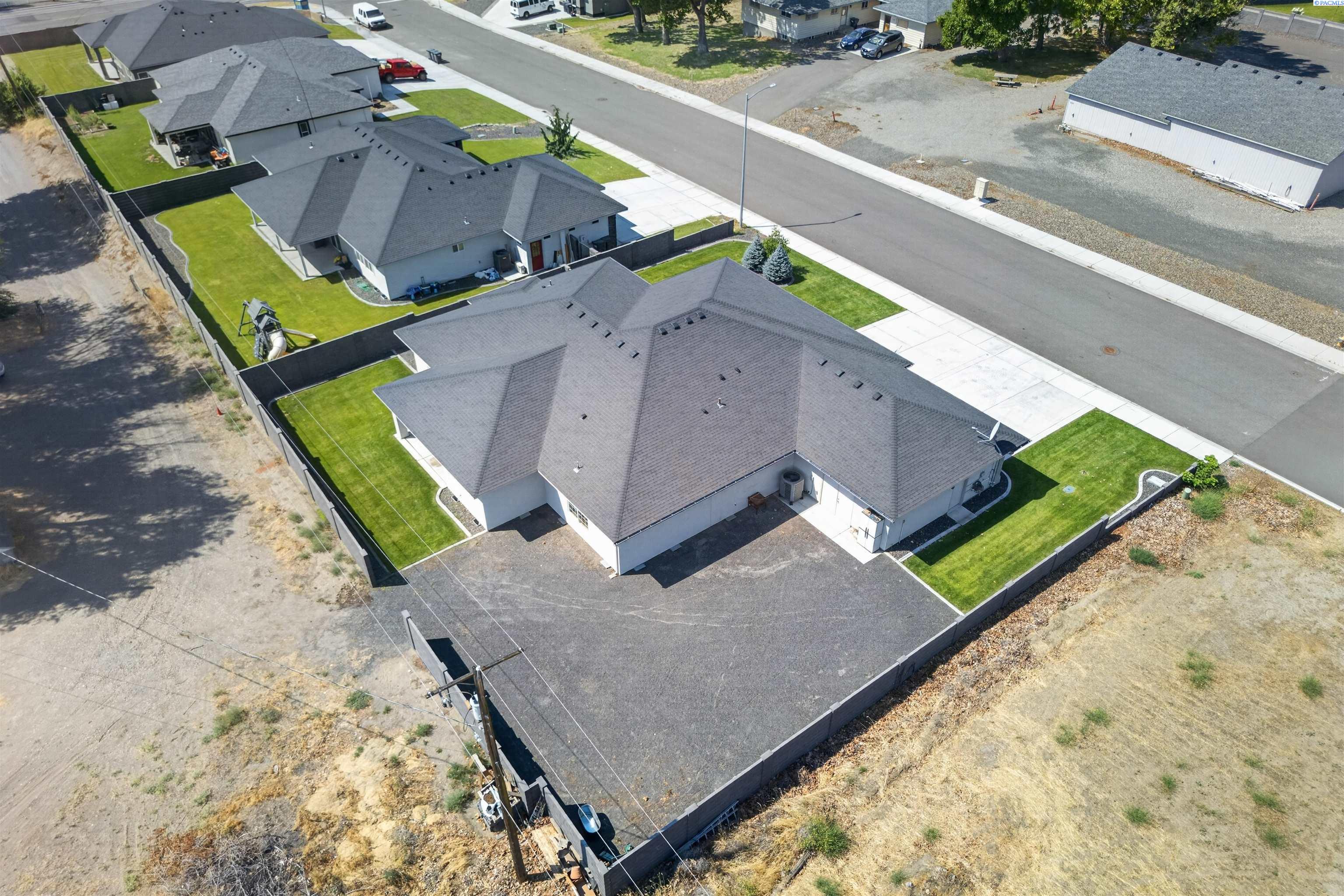 3221 Road 71st Pl, Pasco, WA 99301