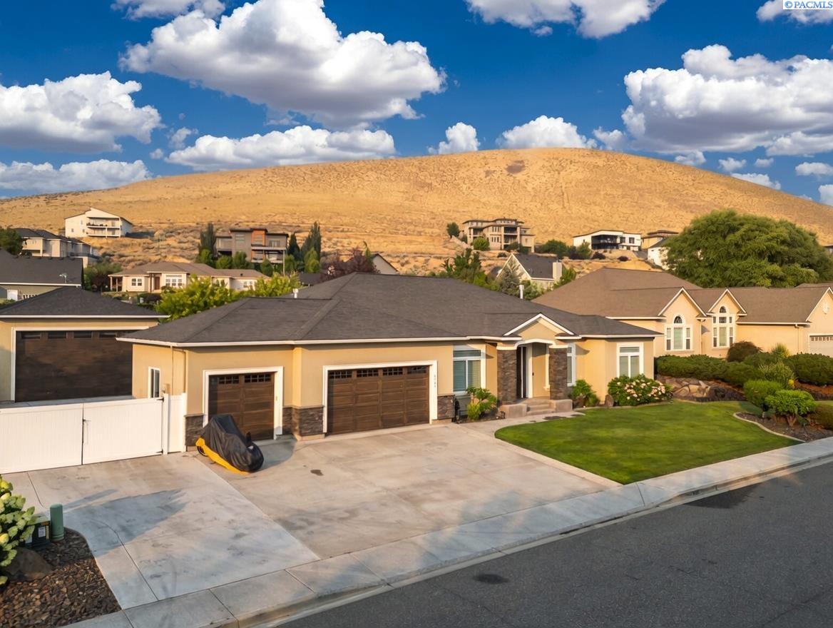 5701 Kenra Lp, West Richland, WA 99353