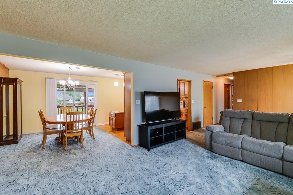 4012 Deschutes Ave, Kennewick, WA 99336