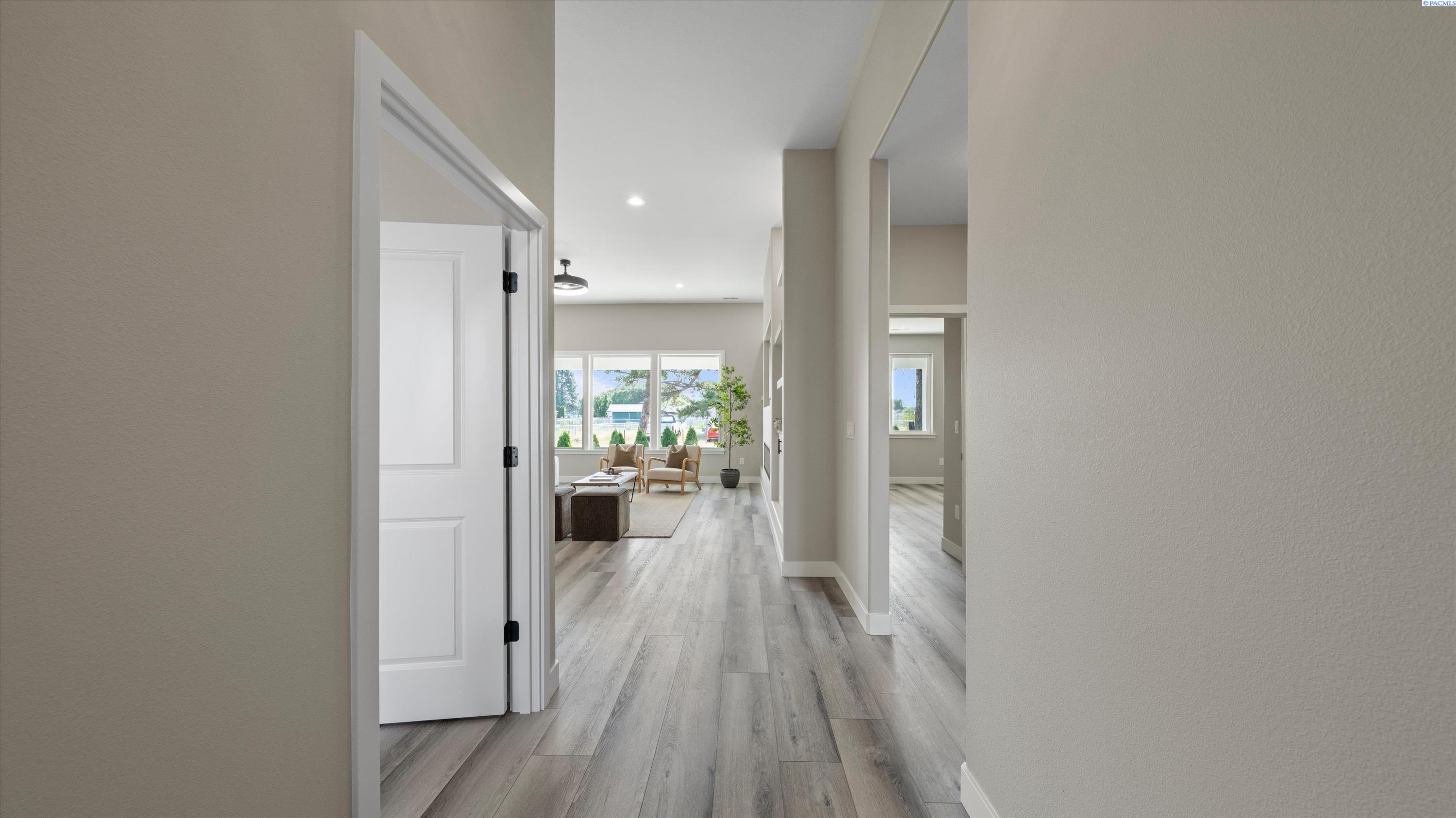 21562 Sr 397 , Kennewick, WA 99337