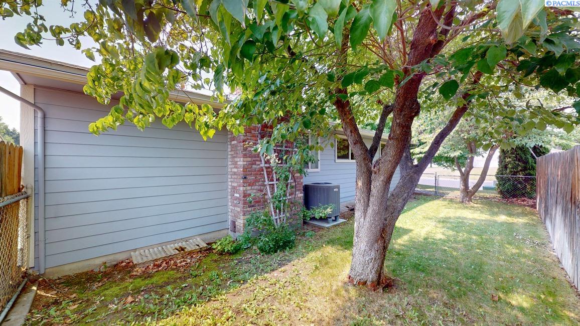 1878 Mahan Ave, Richland, WA 99354