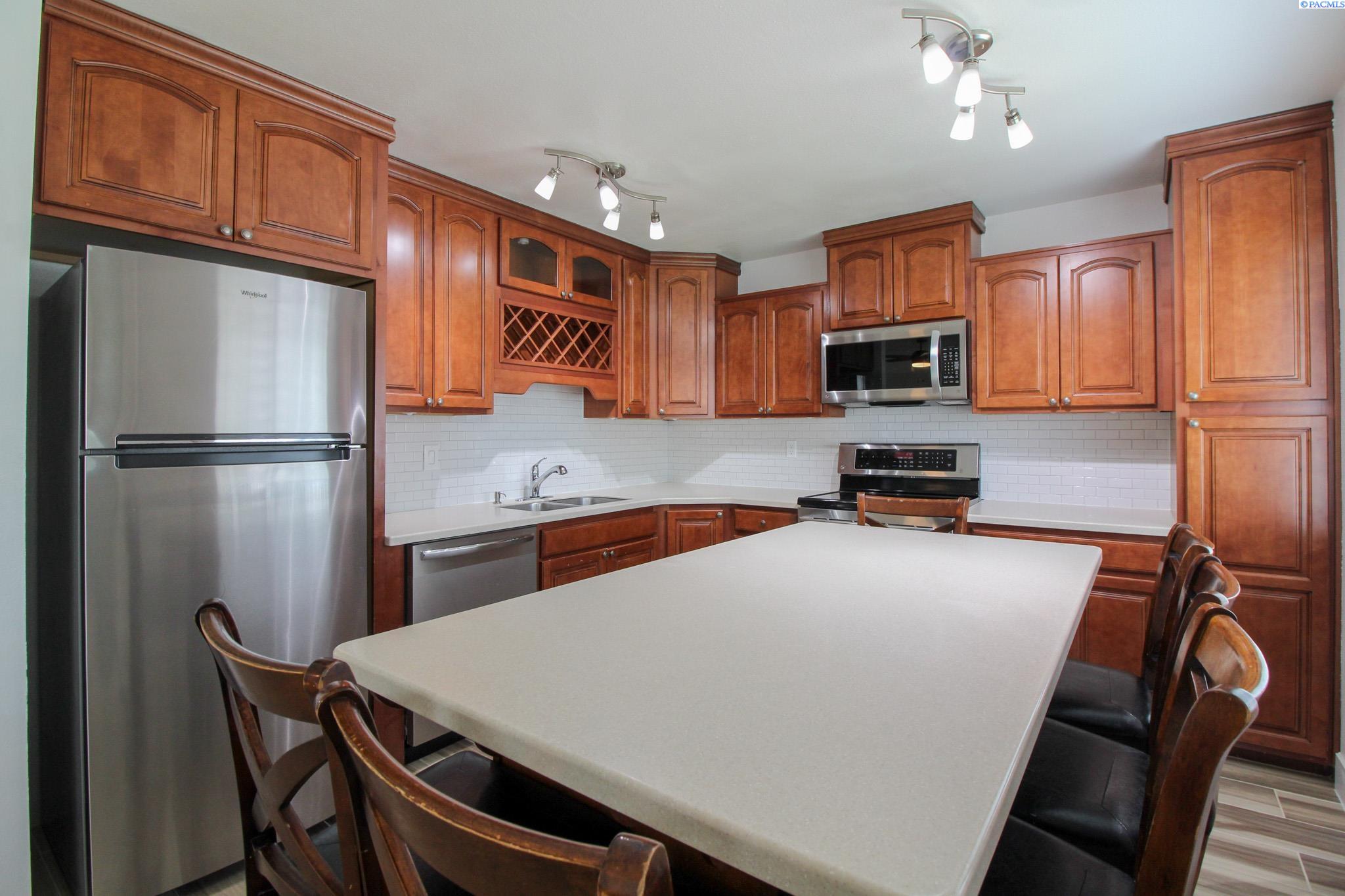 2122 Olympia St, Kennewick, WA 99337-4287