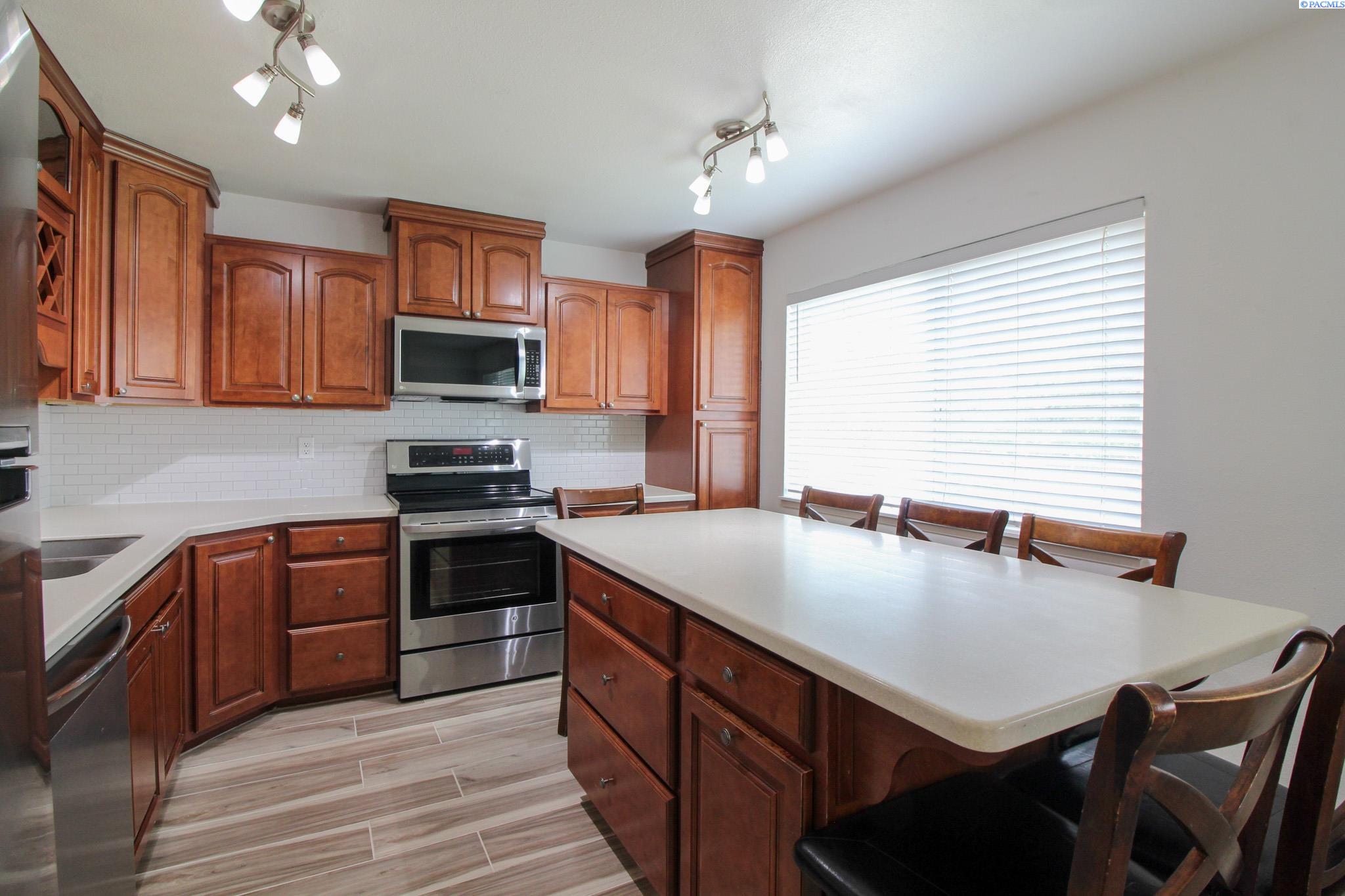 2122 Olympia St, Kennewick, WA 99337-4287