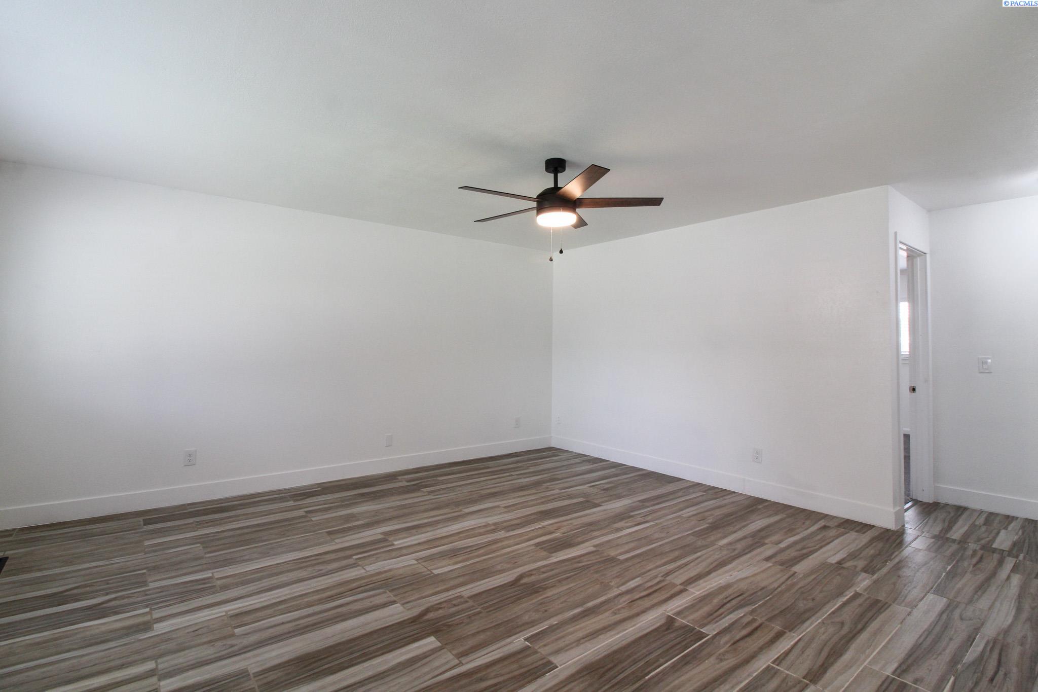 2122 Olympia St, Kennewick, WA 99337-4287