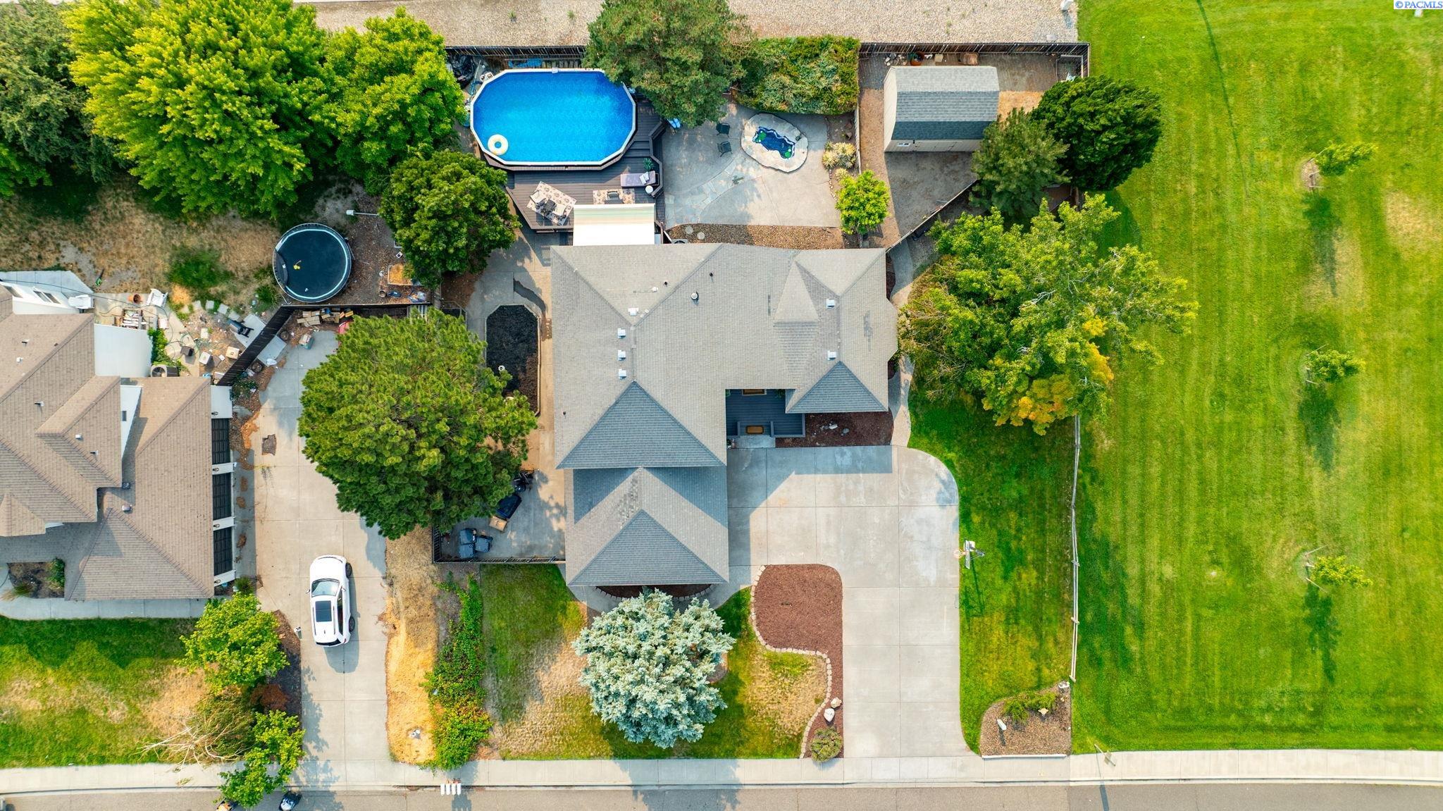 4489 Northlake Dr, West Richland, WA 99353
