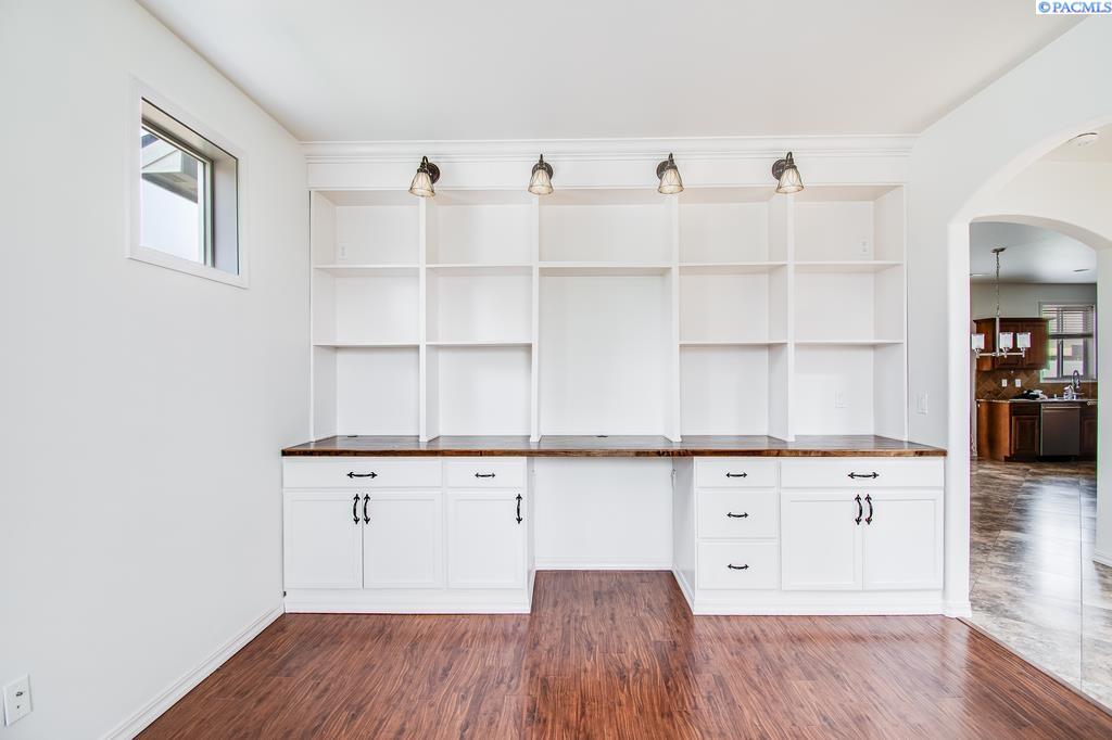 1815 Sunshine Ave, West Richland, WA 99353