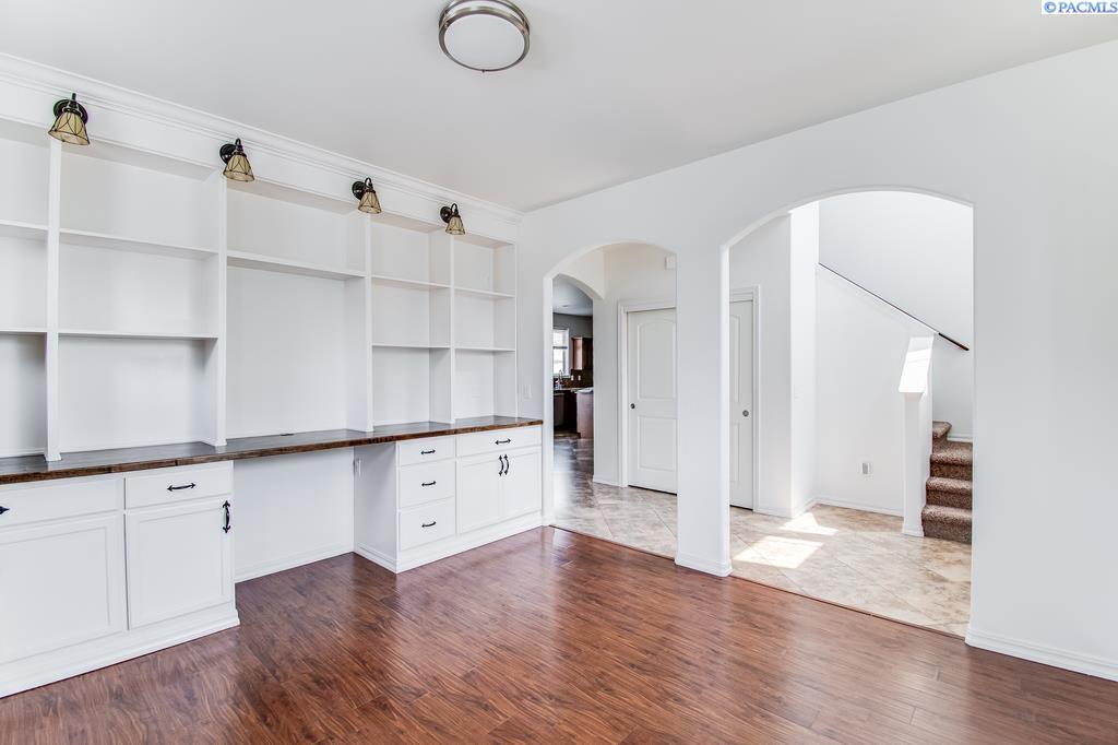1815 Sunshine Ave, West Richland, WA 99353