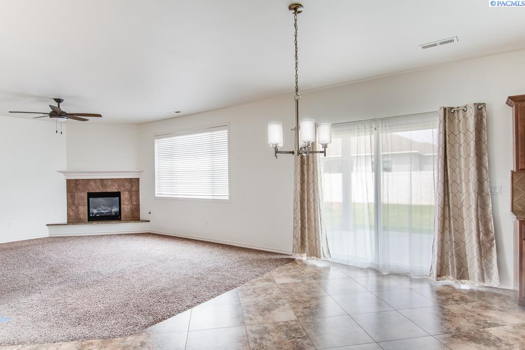 1815 Sunshine Ave, West Richland, WA 99353