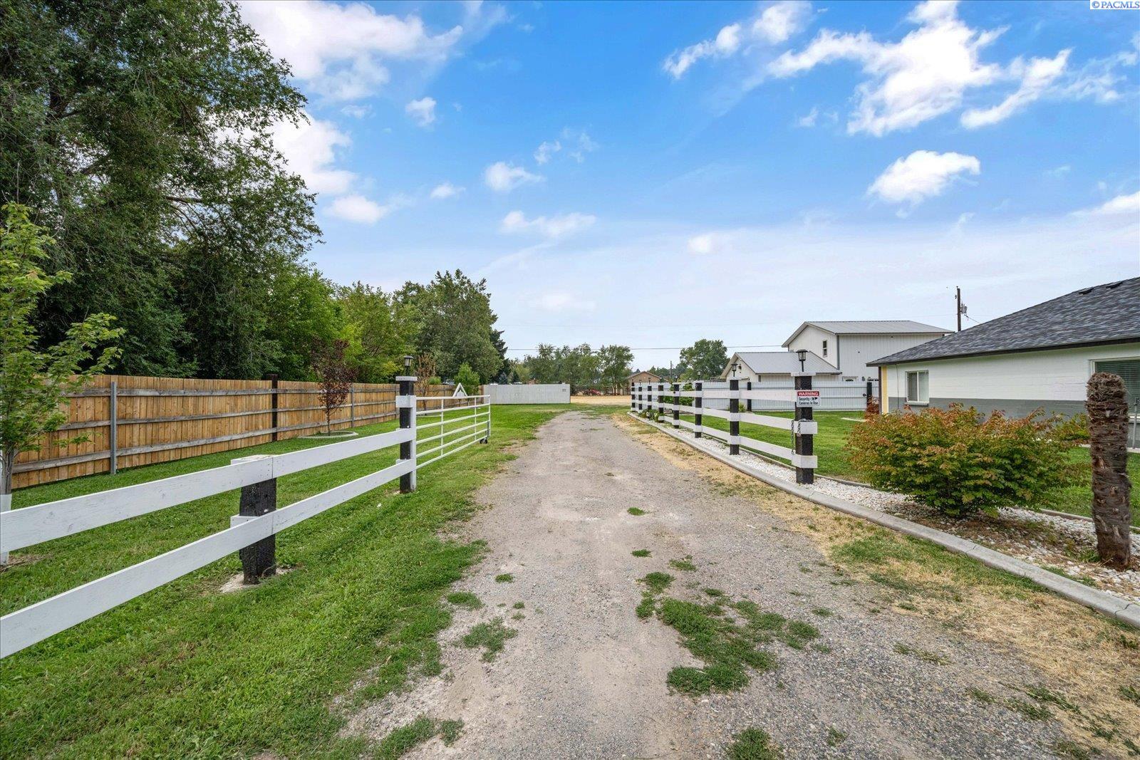3921 10th Ave, Kennewick, WA 99336