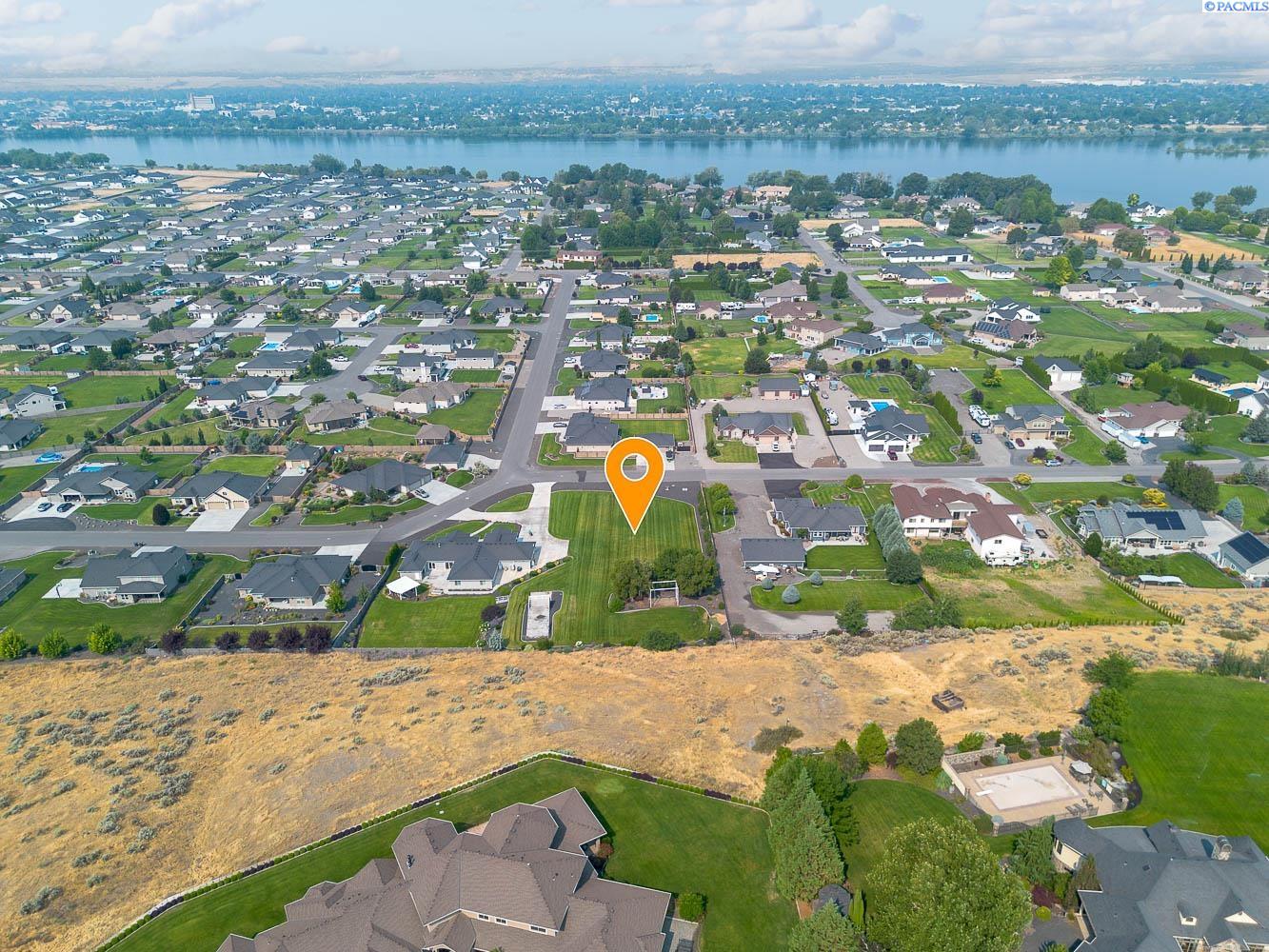 7131 Sandy Ridge Rd, Pasco, WA 99301
