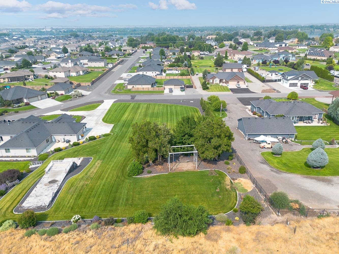 7131 Sandy Ridge Rd, Pasco, WA 99301