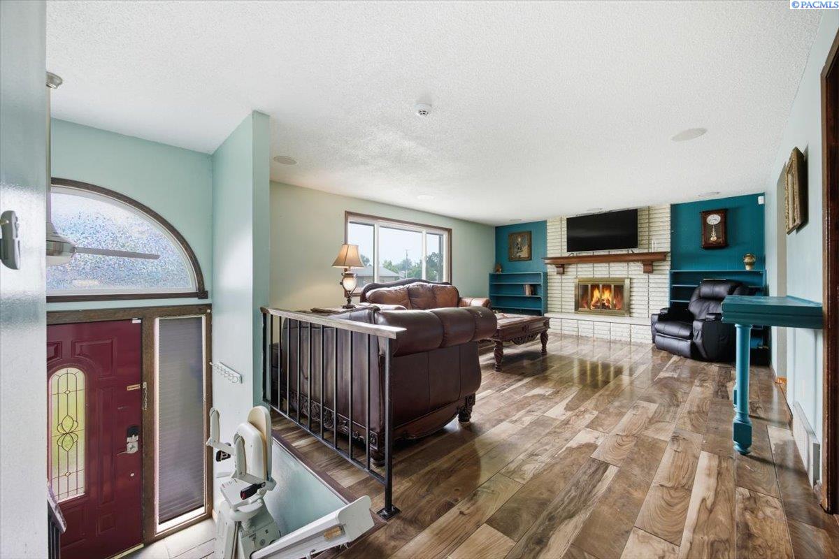 730 Lynnwood Loop, Richland, WA 99354