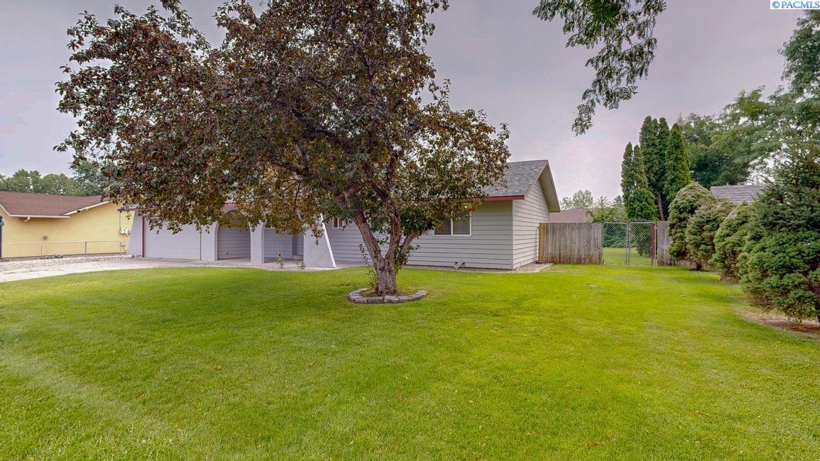 915 Huntington Pl, Kennewick, WA 99336
