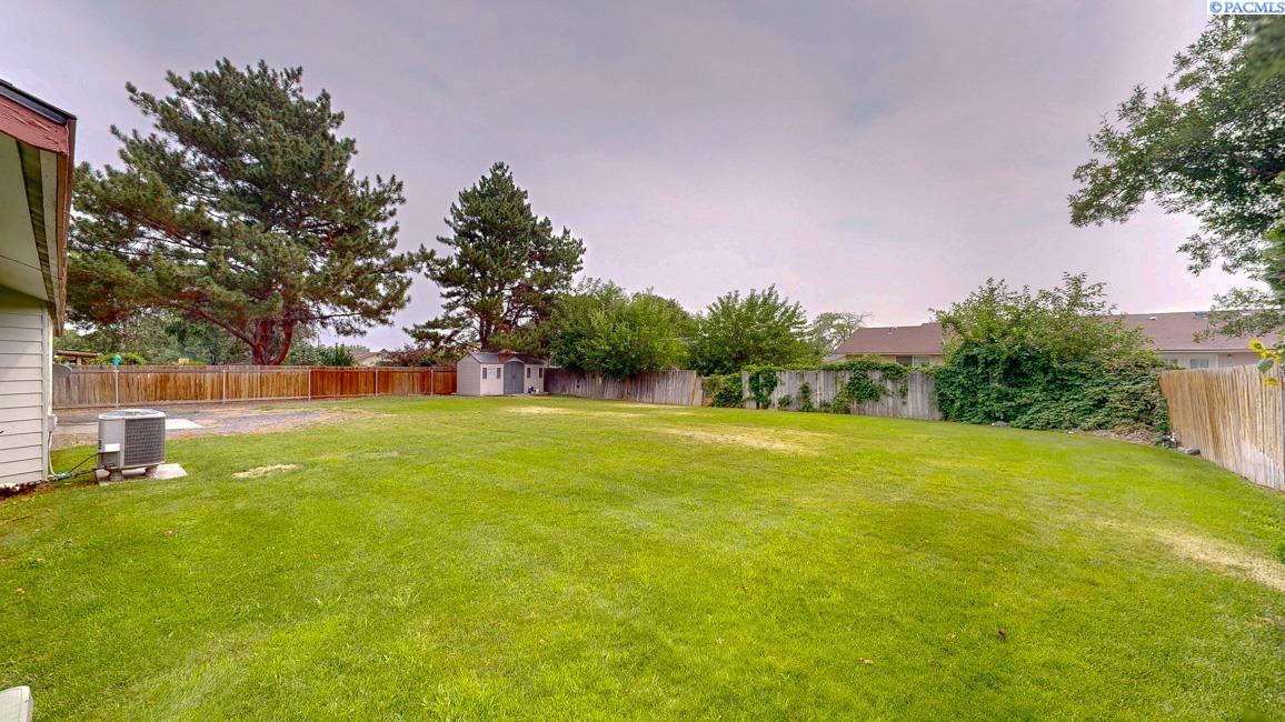 915 Huntington Pl, Kennewick, WA 99336