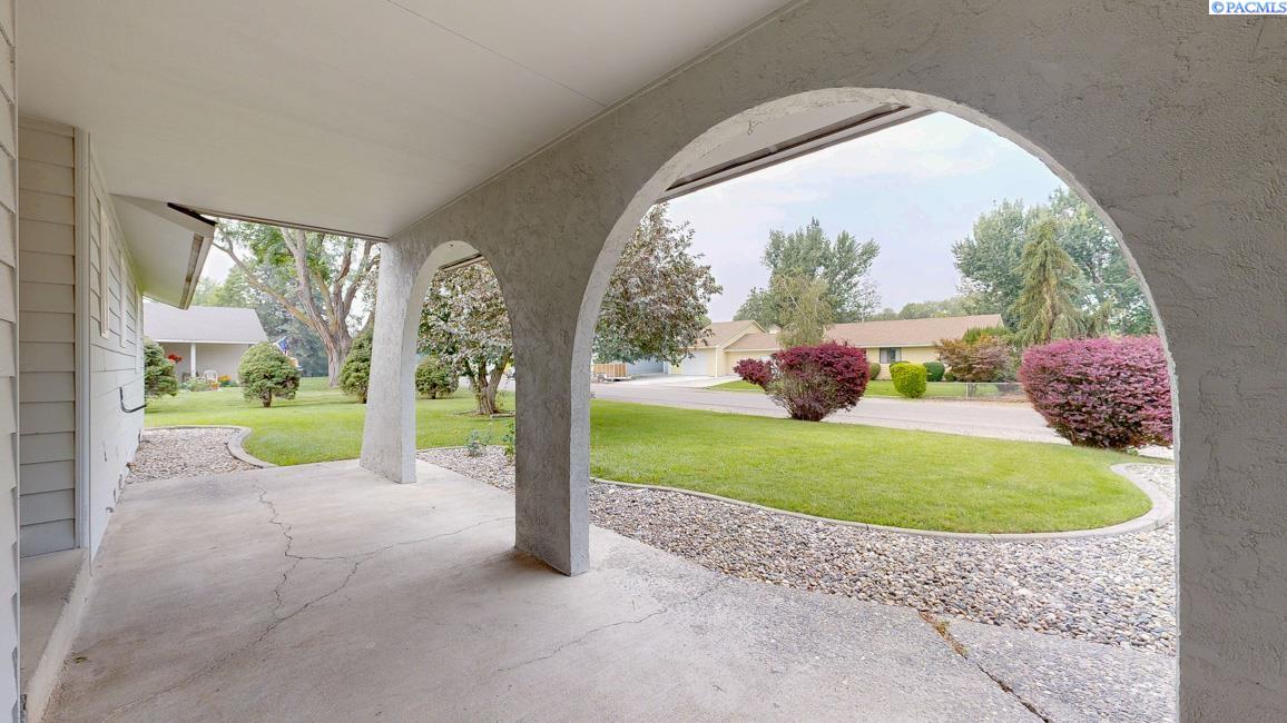 915 Huntington Pl, Kennewick, WA 99336