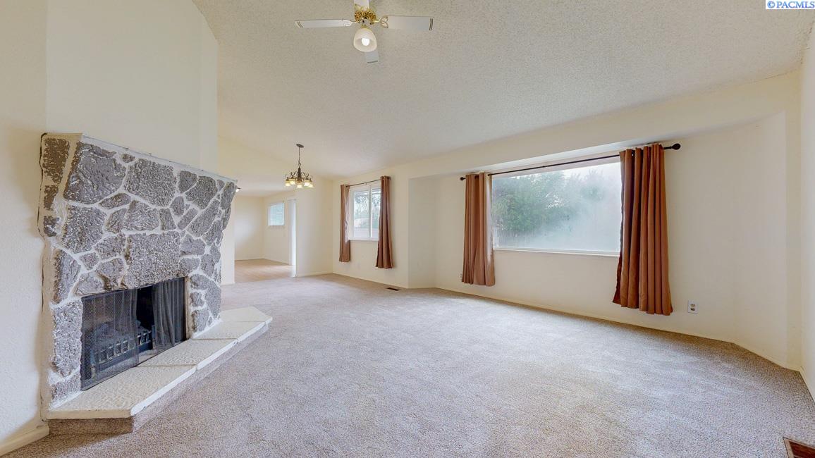 915 Huntington Pl, Kennewick, WA 99336