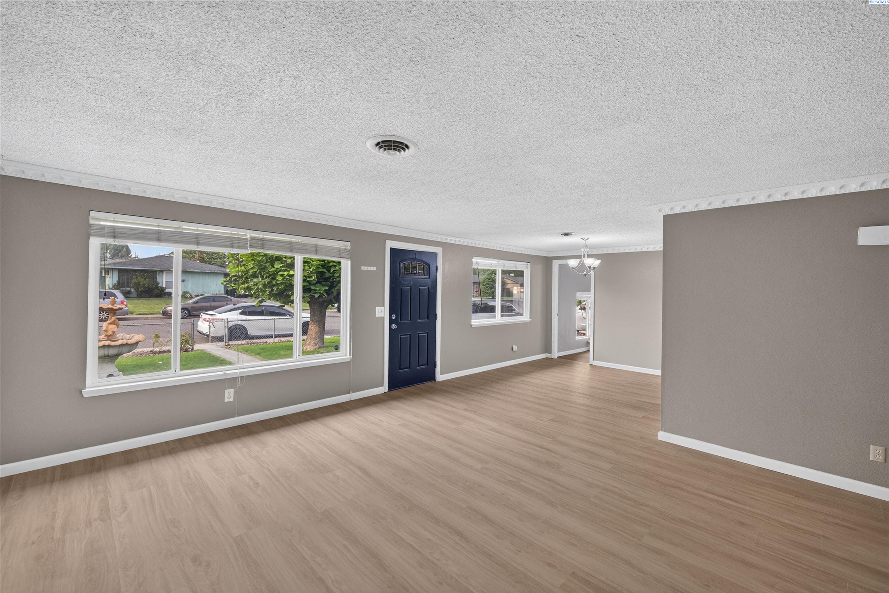 736 W Leola St, Pasco, WA 99301