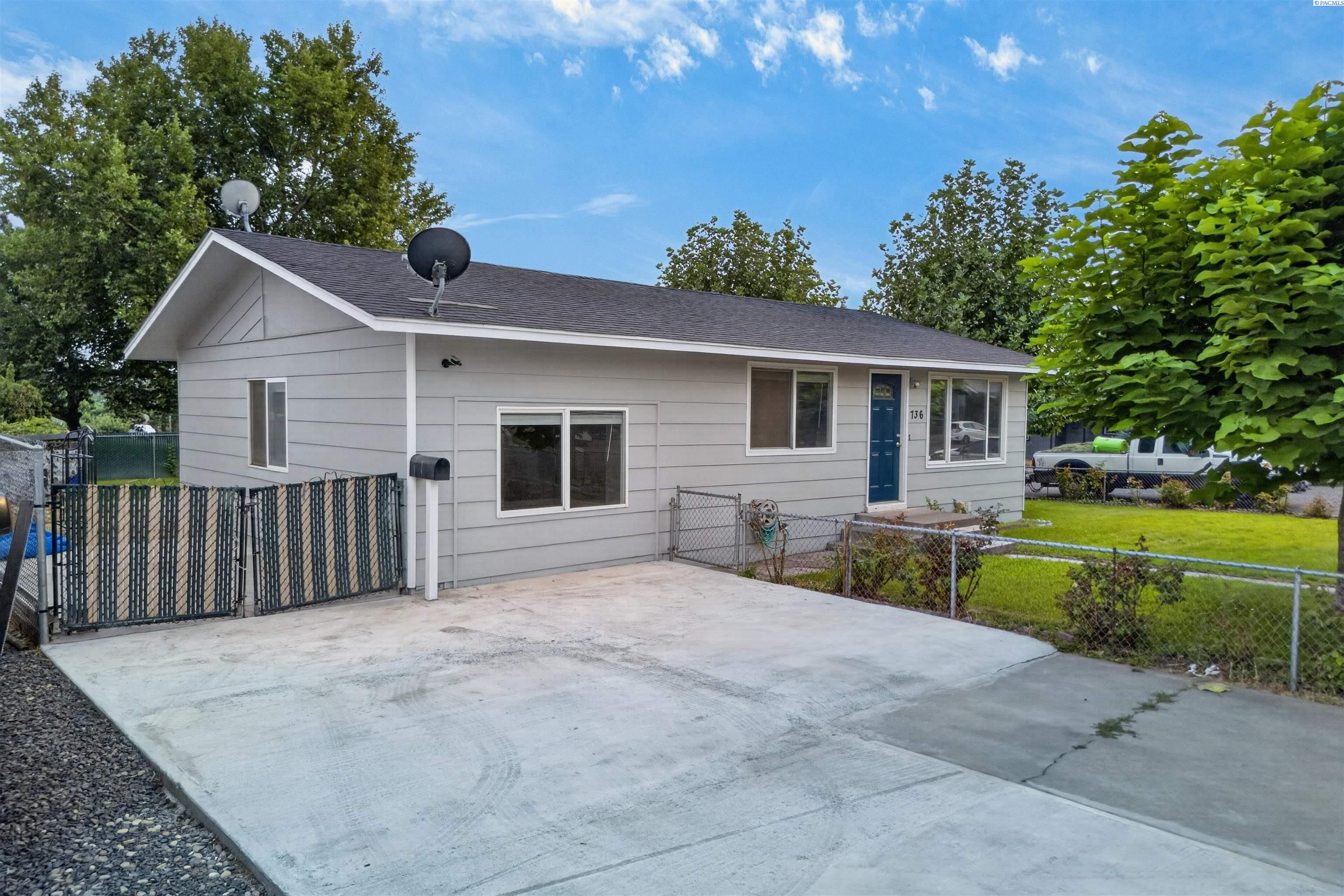 736 W Leola St, Pasco, WA 99301
