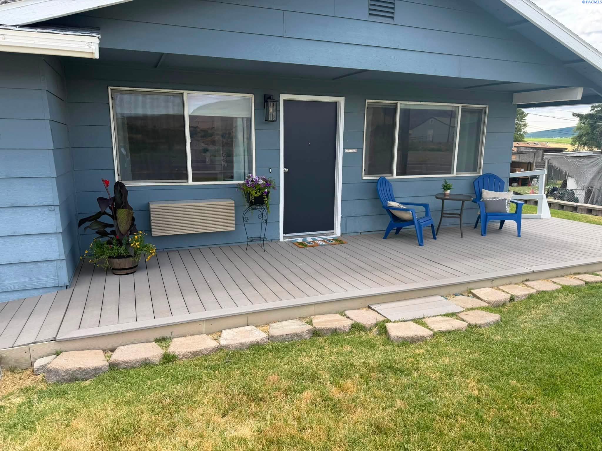 1114 Horne Dr, Benton City, WA 99320