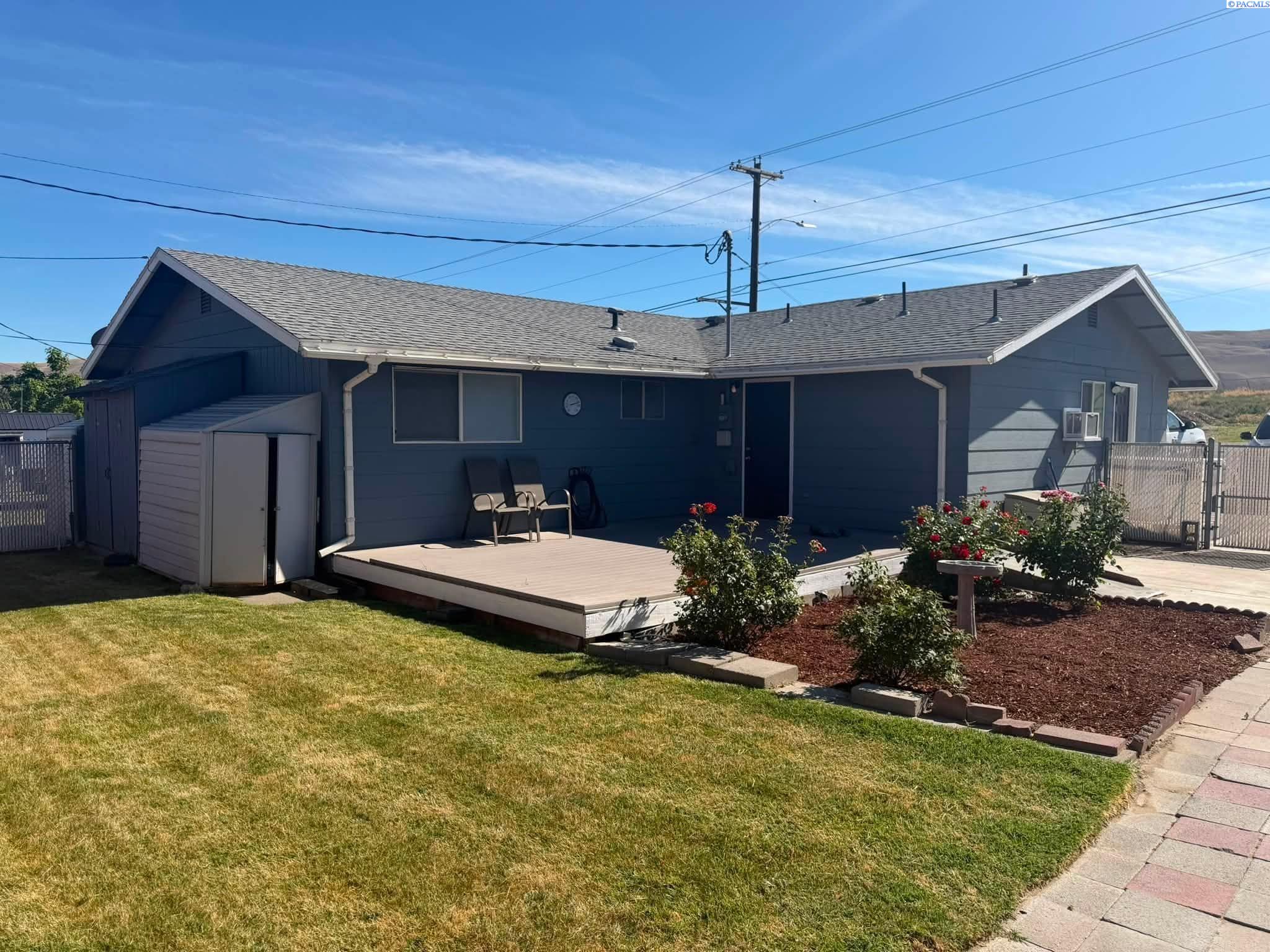 1114 Horne Dr, Benton City, WA 99320