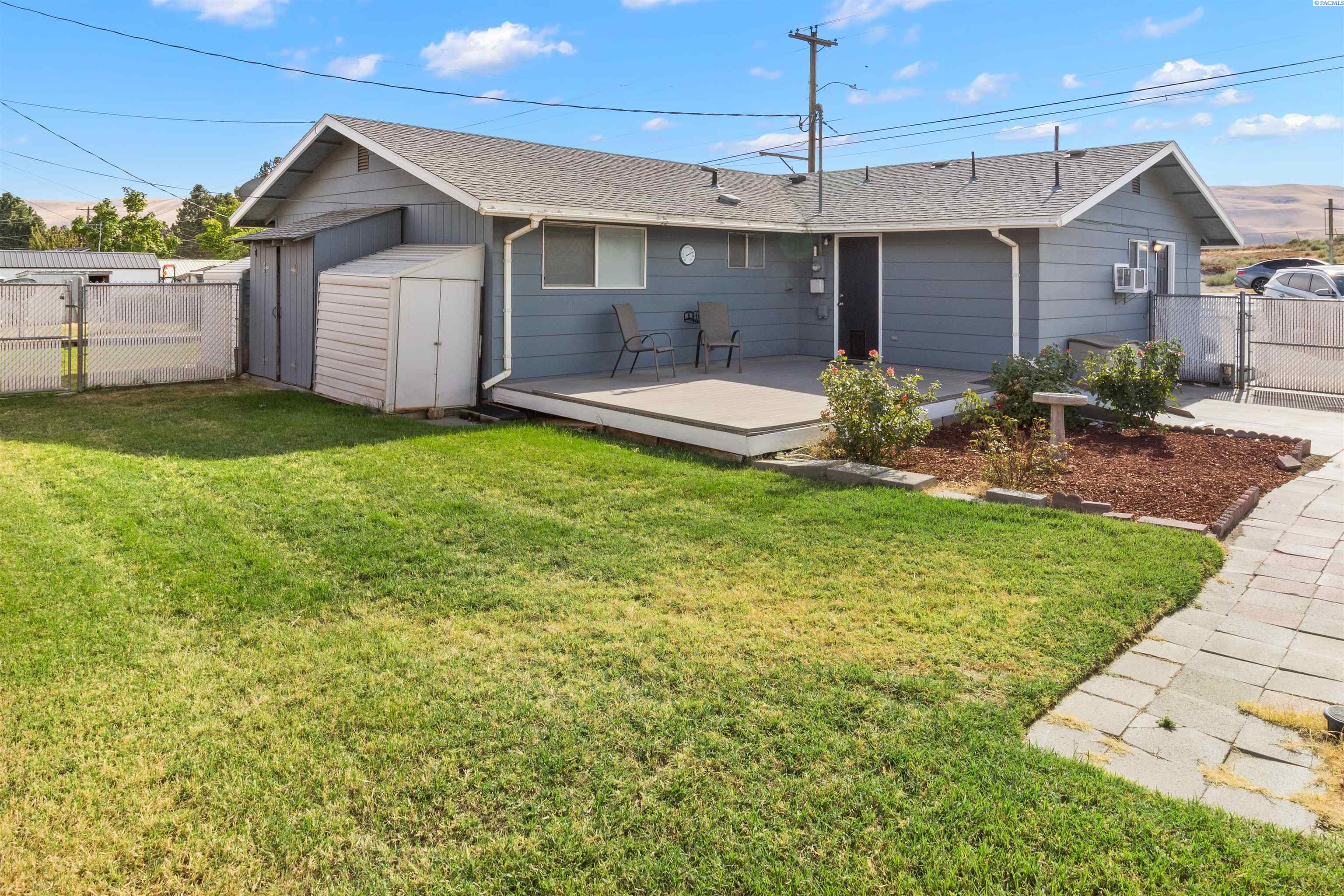 1114 Horne Dr, Benton City, WA 99320
