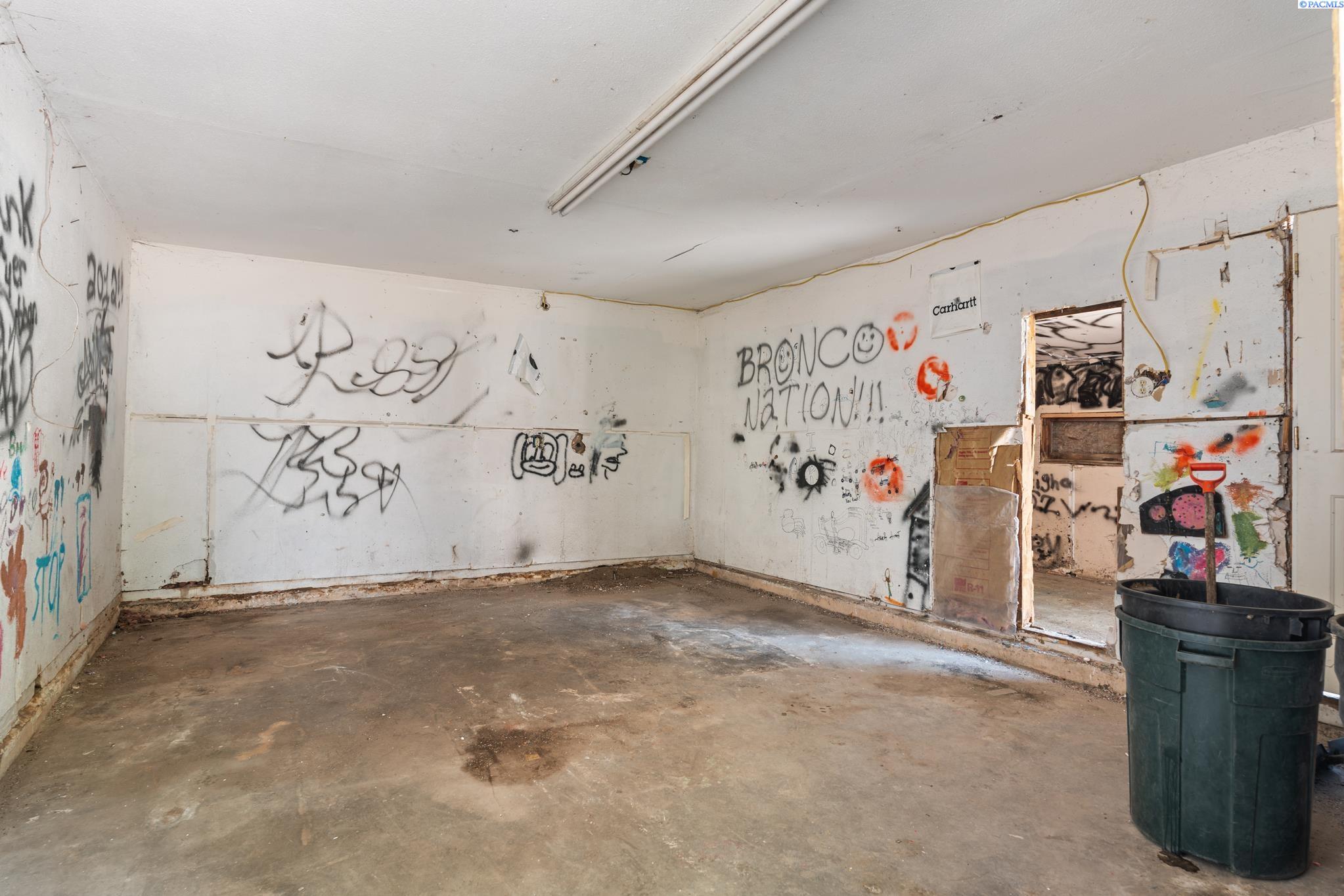 1105 Grand Ronde, Kennewick, WA 99336