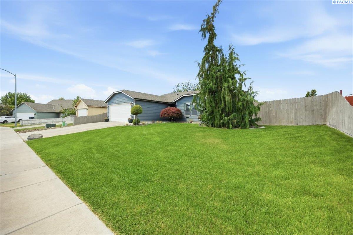 5004 Arthur Ln, Pasco, WA 99301