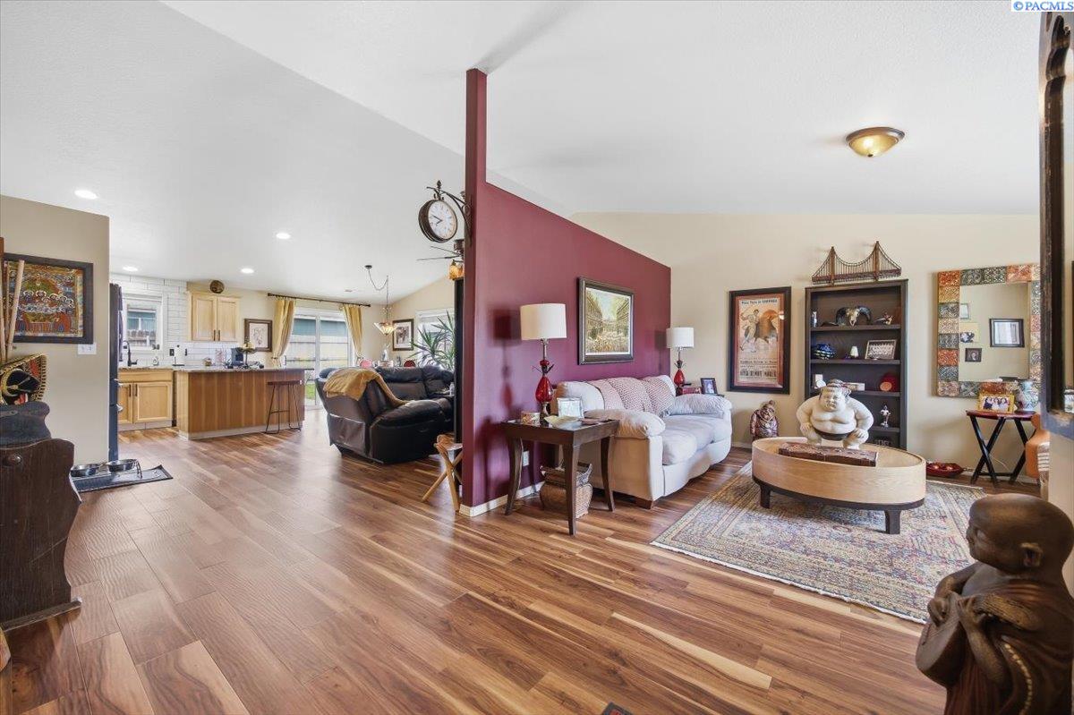5004 Arthur Ln, Pasco, WA 99301