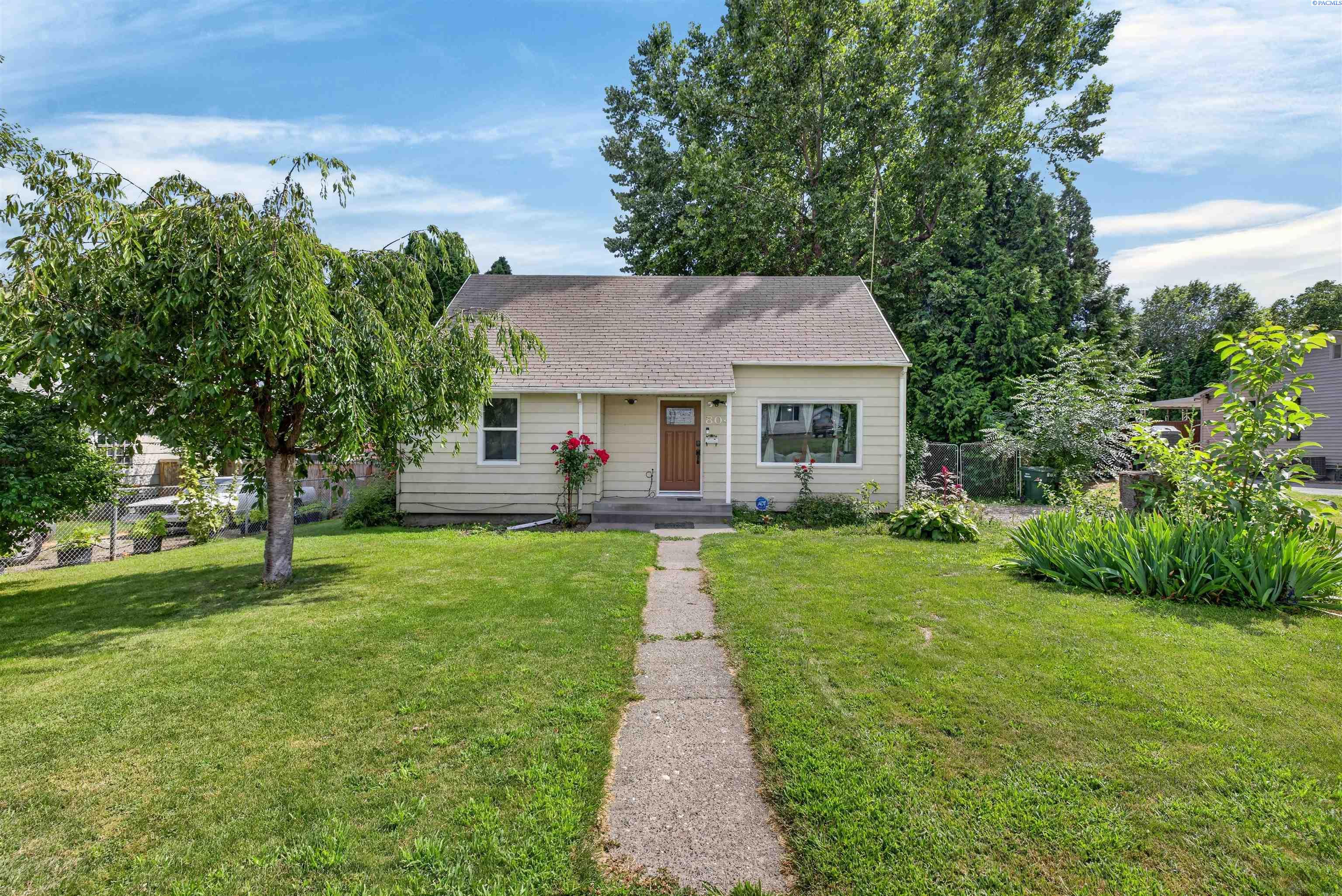 4th image of 804 Crescent Dr, Grandview, WA 98930 | MLS# 294996