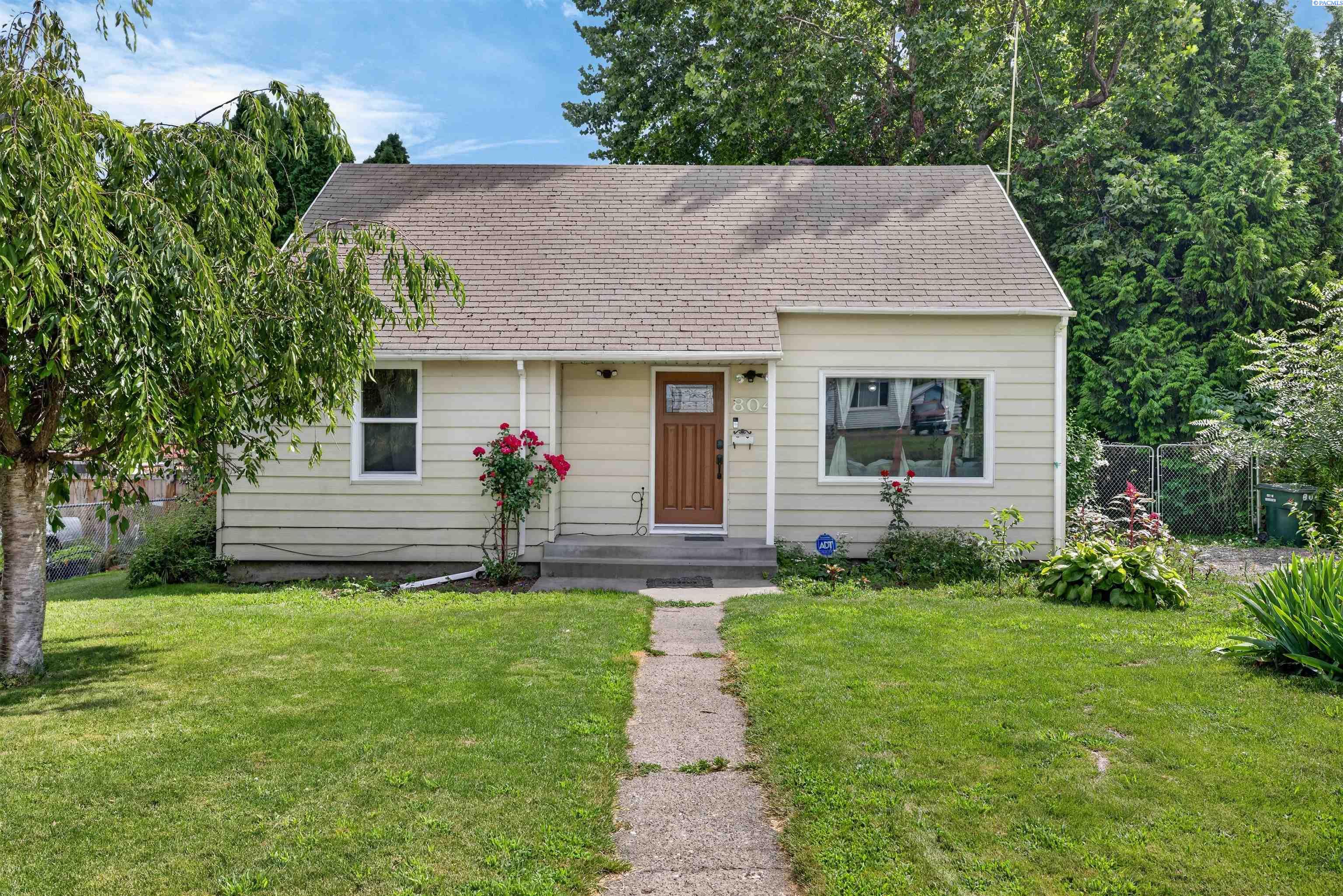 5th image of 804 Crescent Dr, Grandview, WA 98930 | MLS# 294996