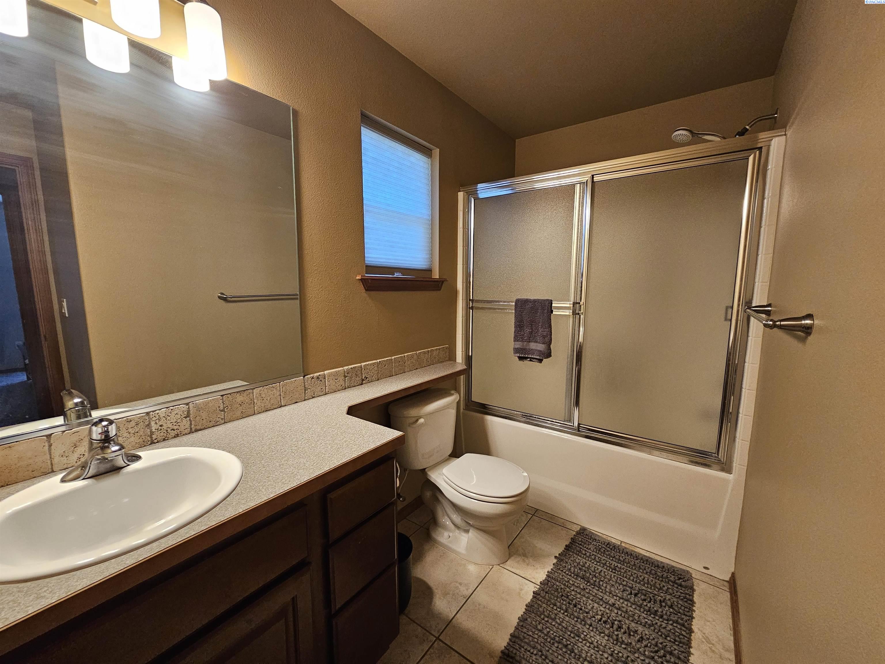 917 Keller St, Kennewick, WA 99336