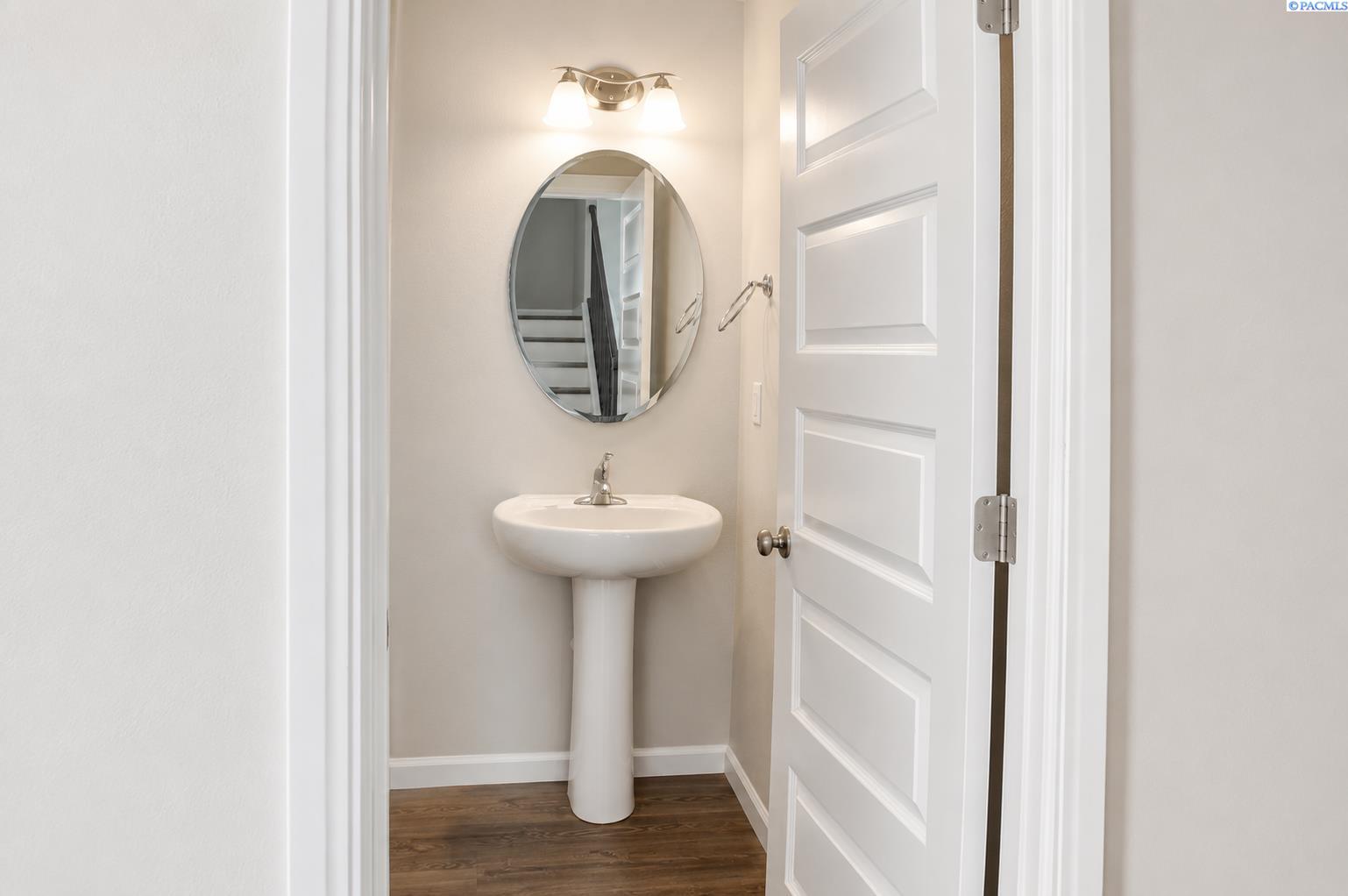 3rd image of 406 Ruby Ave, Grandview, WA 98930 | MLS# 295014