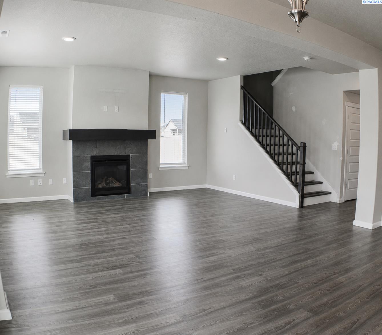 4th image of 406 Ruby Ave, Grandview, WA 98930 | MLS# 295014