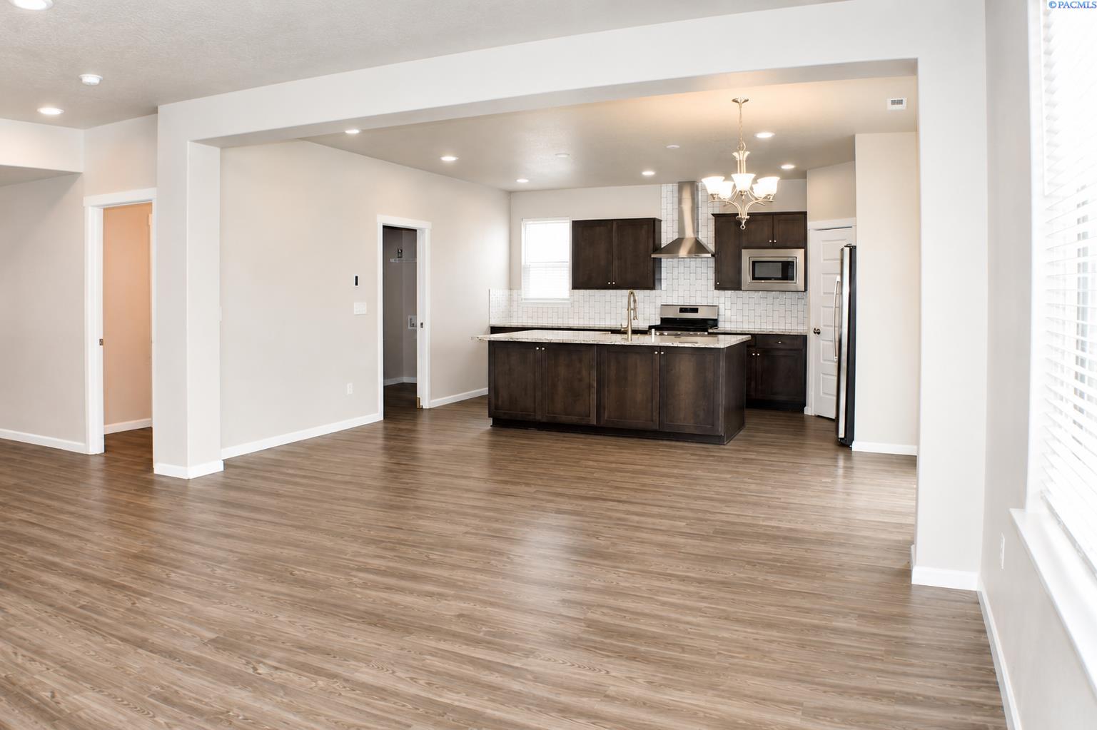 5th image of 406 Ruby Ave, Grandview, WA 98930 | MLS# 295014