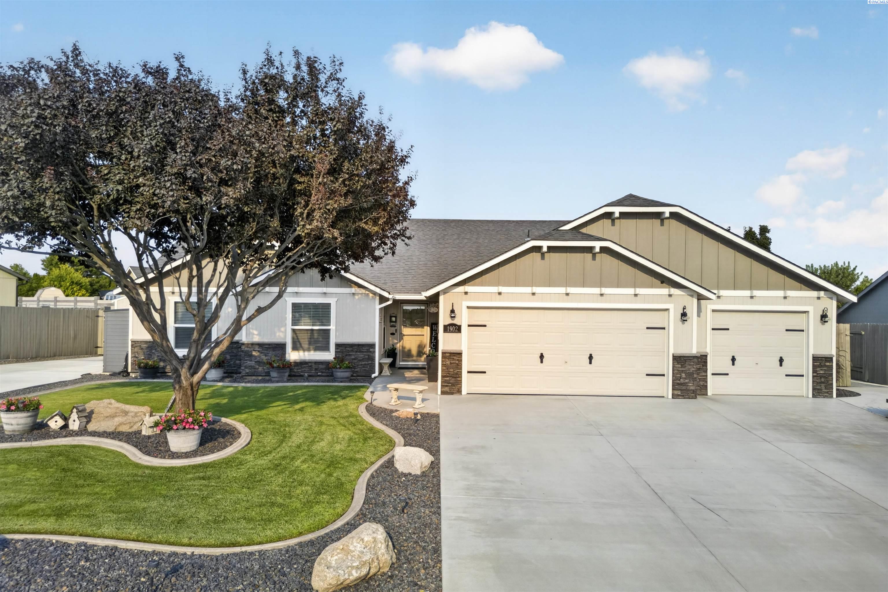 1902 Diamond Head Way, West Richland, WA 99353