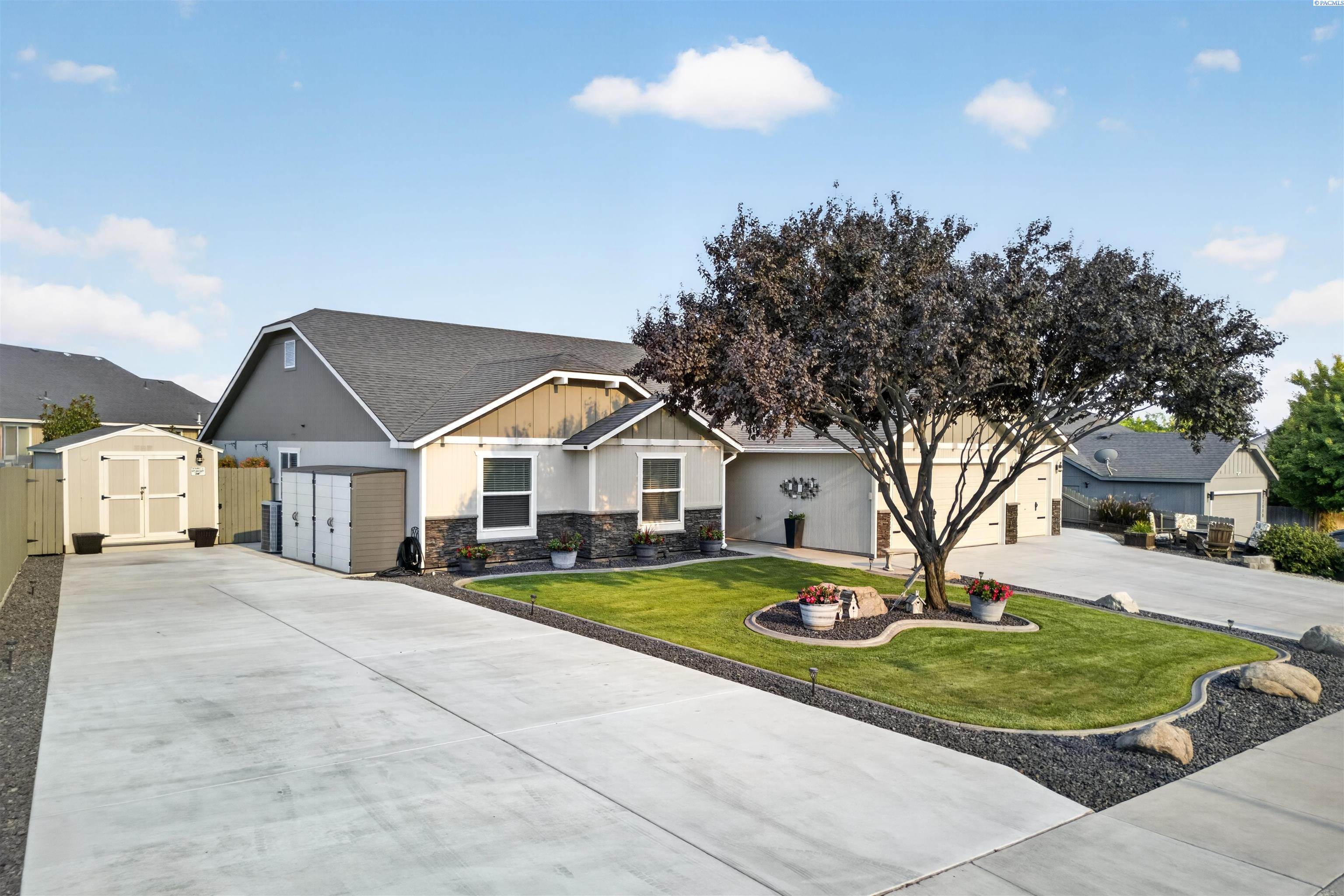 1902 Diamond Head Way, West Richland, WA 99353