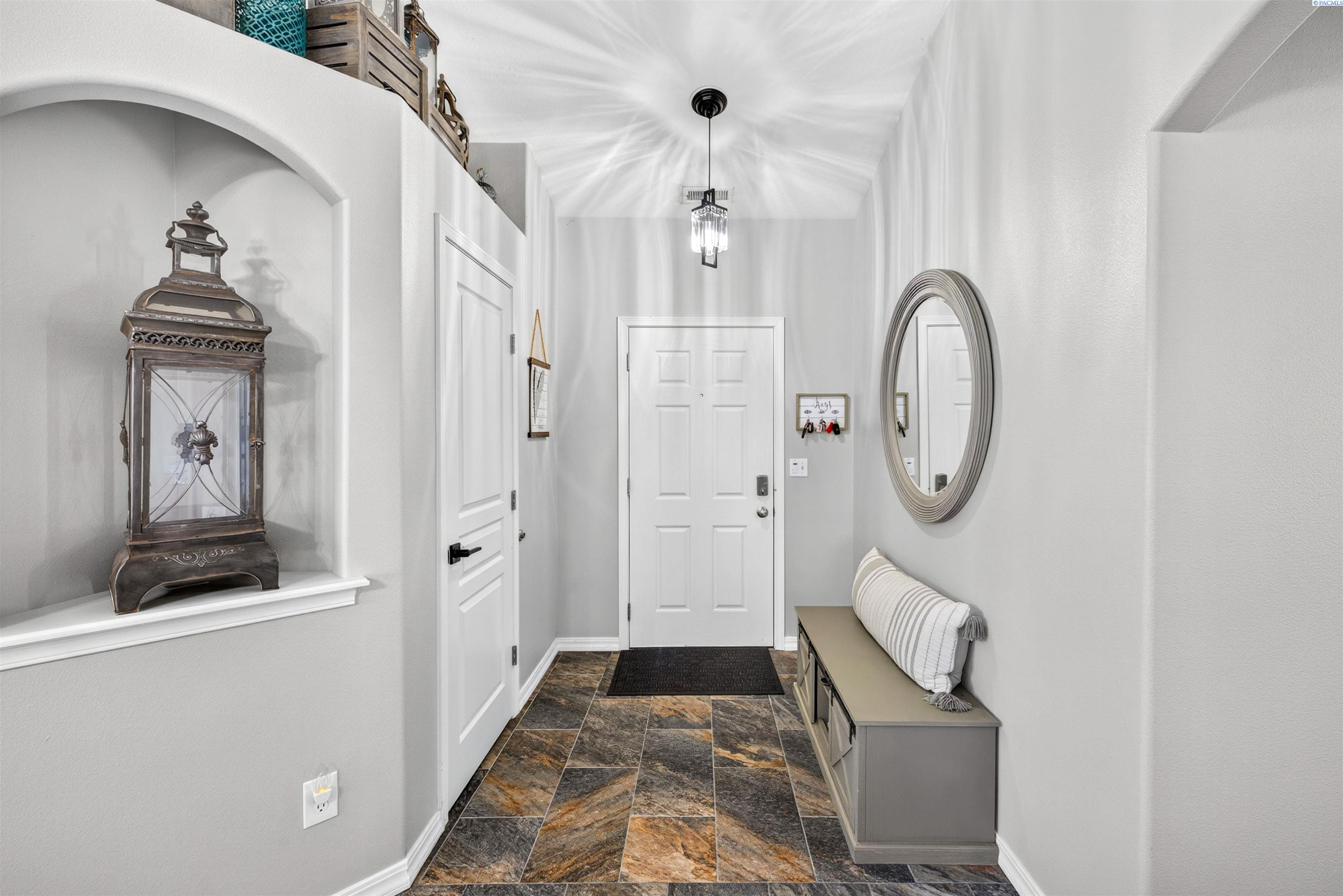 1902 Diamond Head Way, West Richland, WA 99353