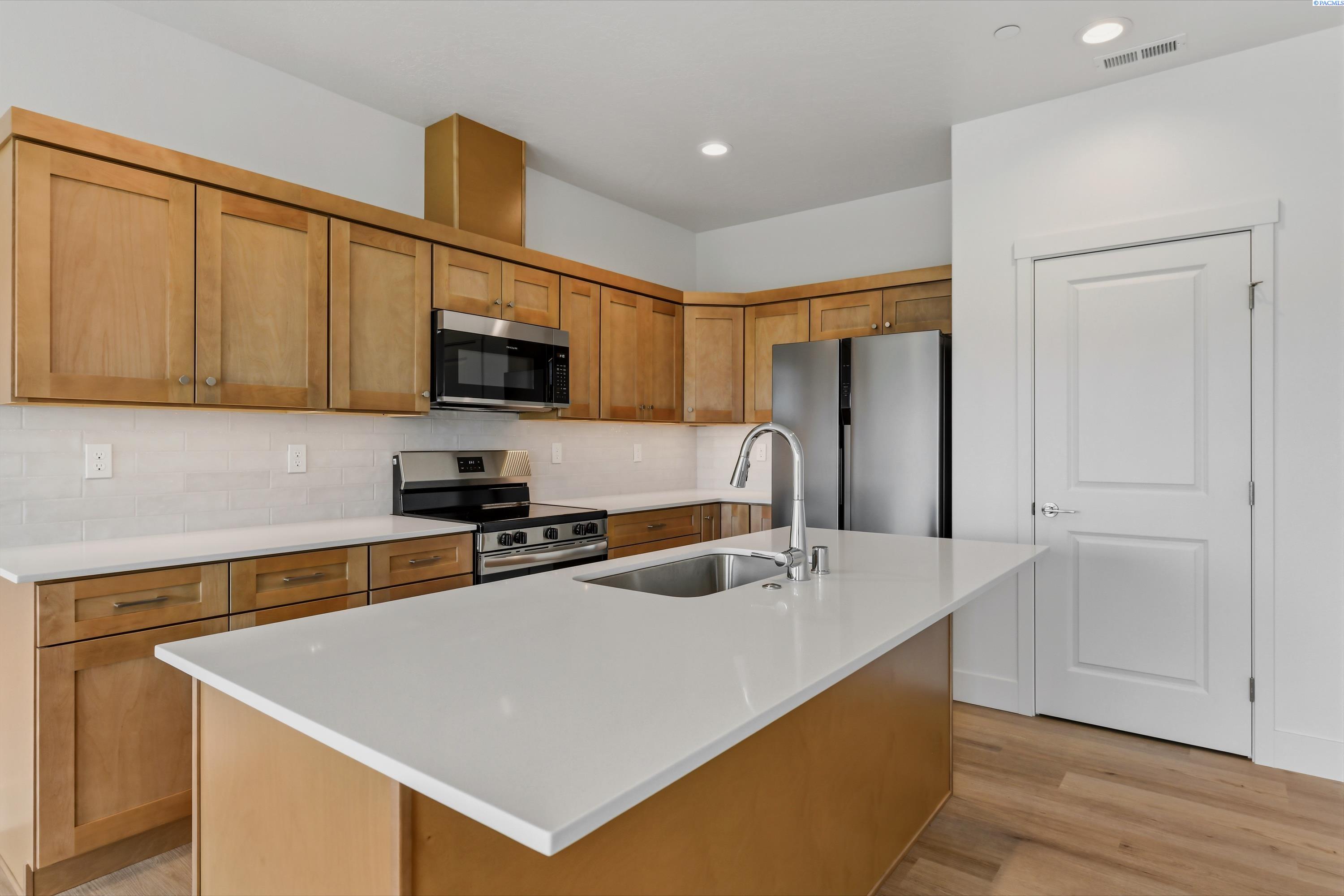 4505 Road 114 , Pasco, WA 99301