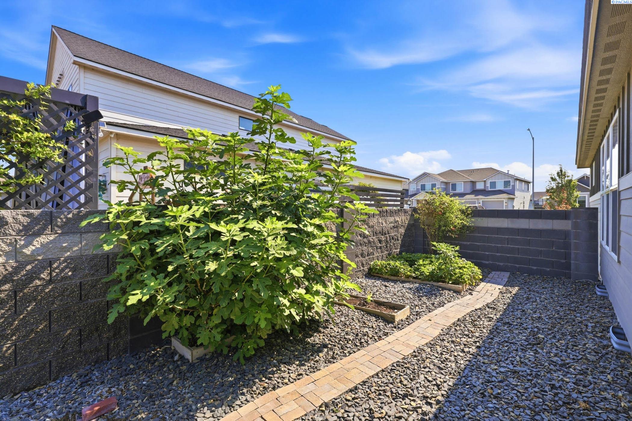 5050 Smitty Dr, Richland, WA 99352