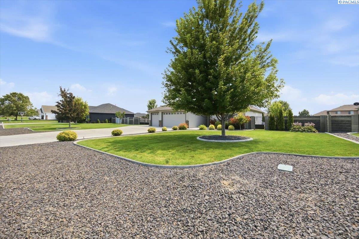 11414 Easton Dr, Pasco, WA 99301