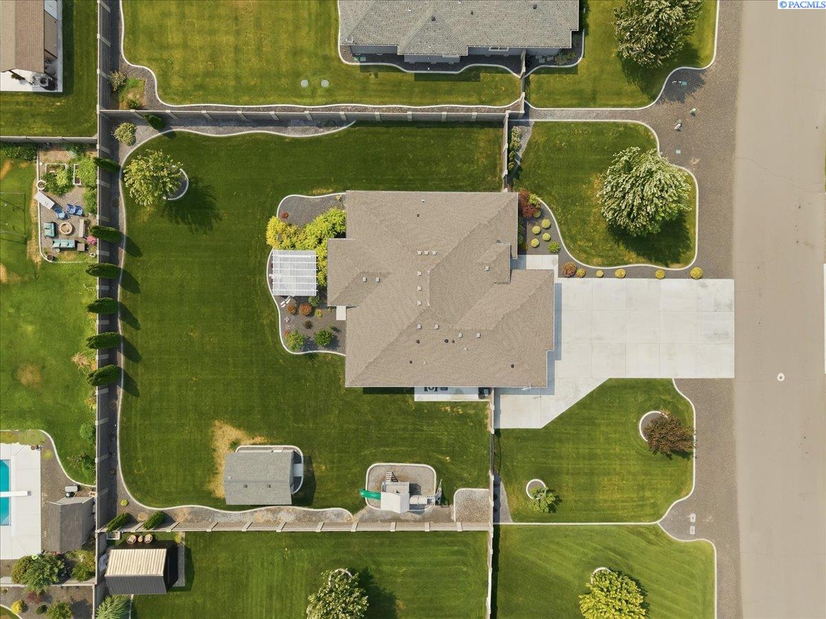 11414 Easton Dr, Pasco, WA 99301