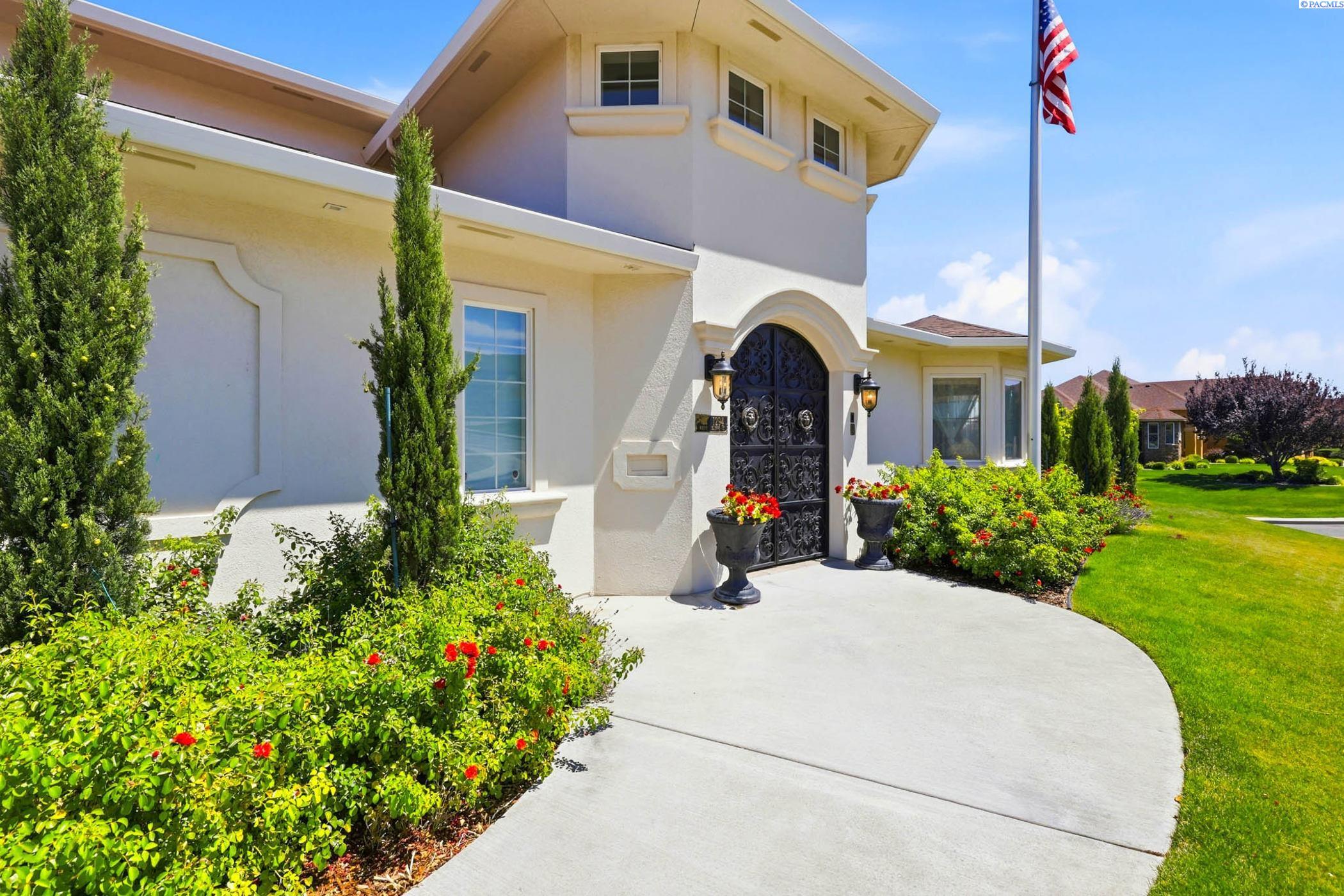 1294 White Bluffs St, Richland, WA 99352